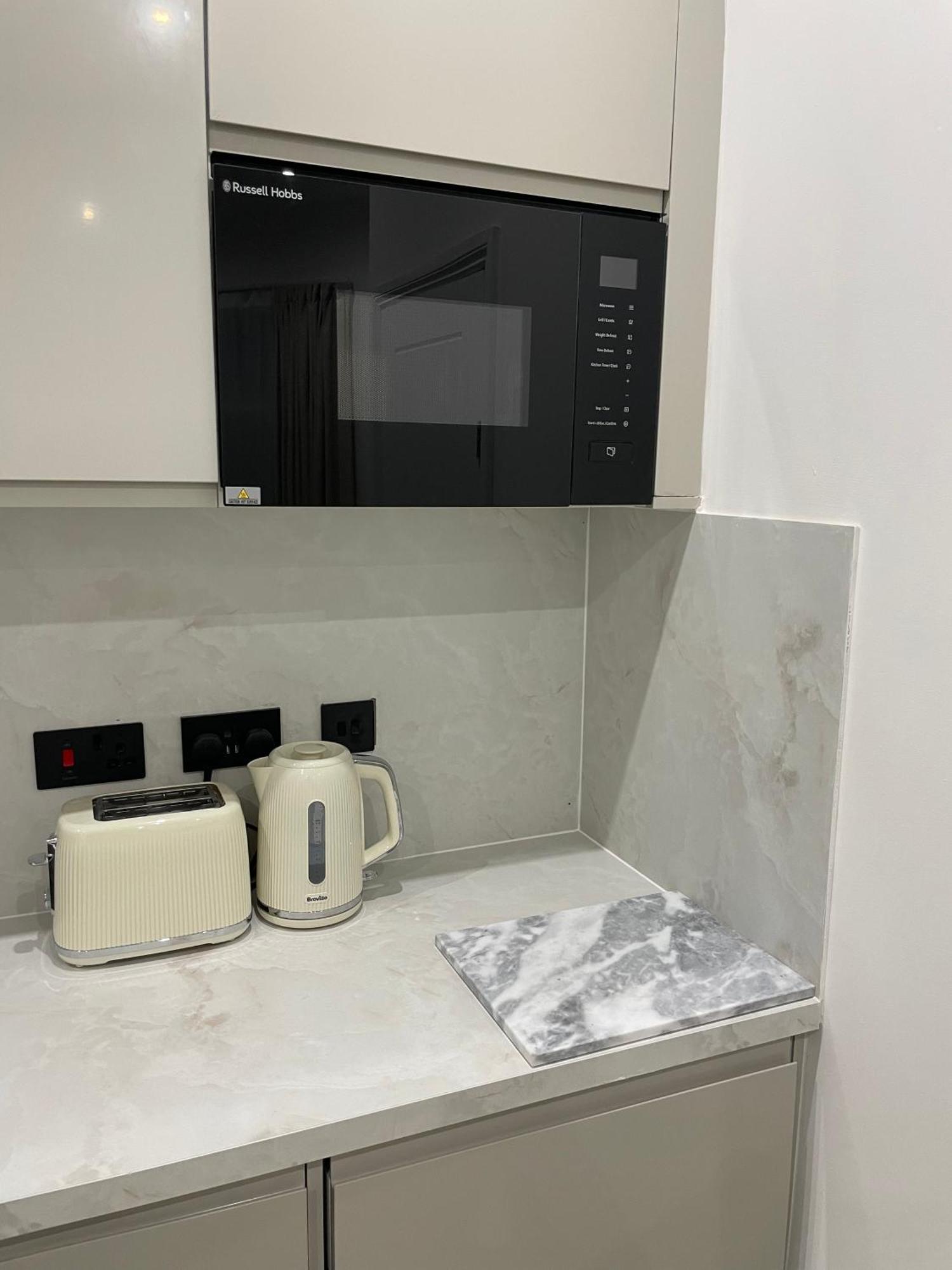 Stylish 2 Bed Luxury 10 Mins To Ldn *