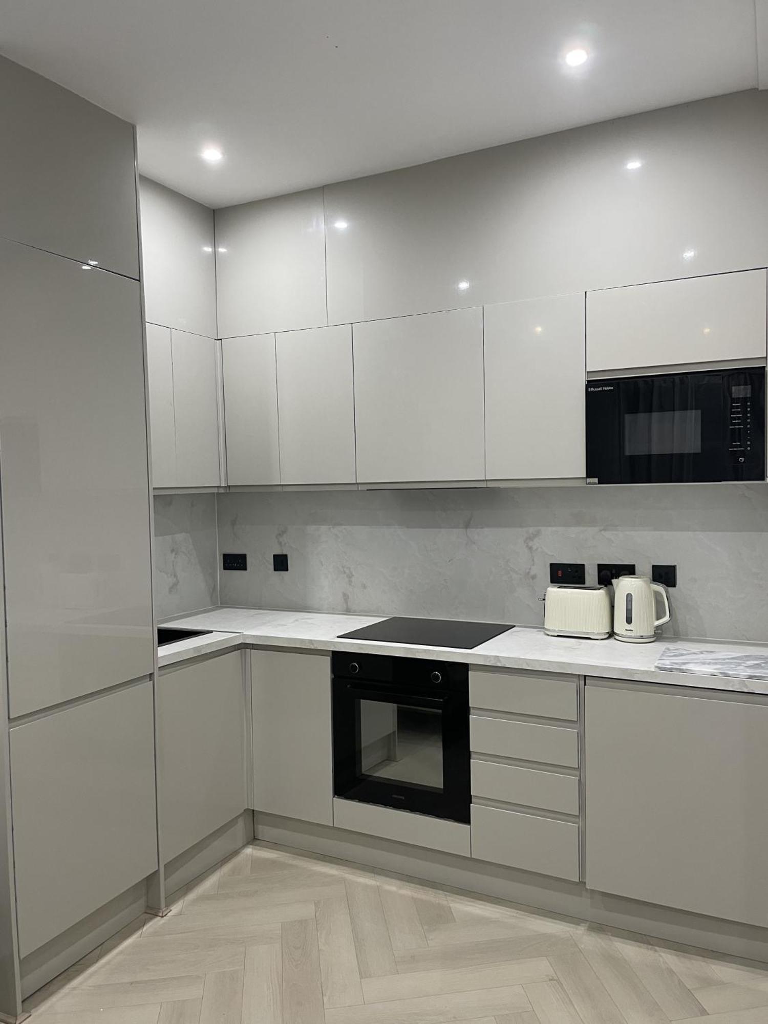 Stylish 2 Bed Luxury 10 Mins To Ldn Apartment London