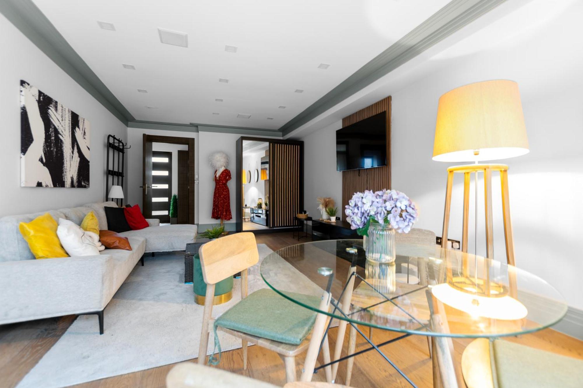 Apartment 4bedroom, 3bath Retreat With Extra Toilet & Private Garden Oasis London