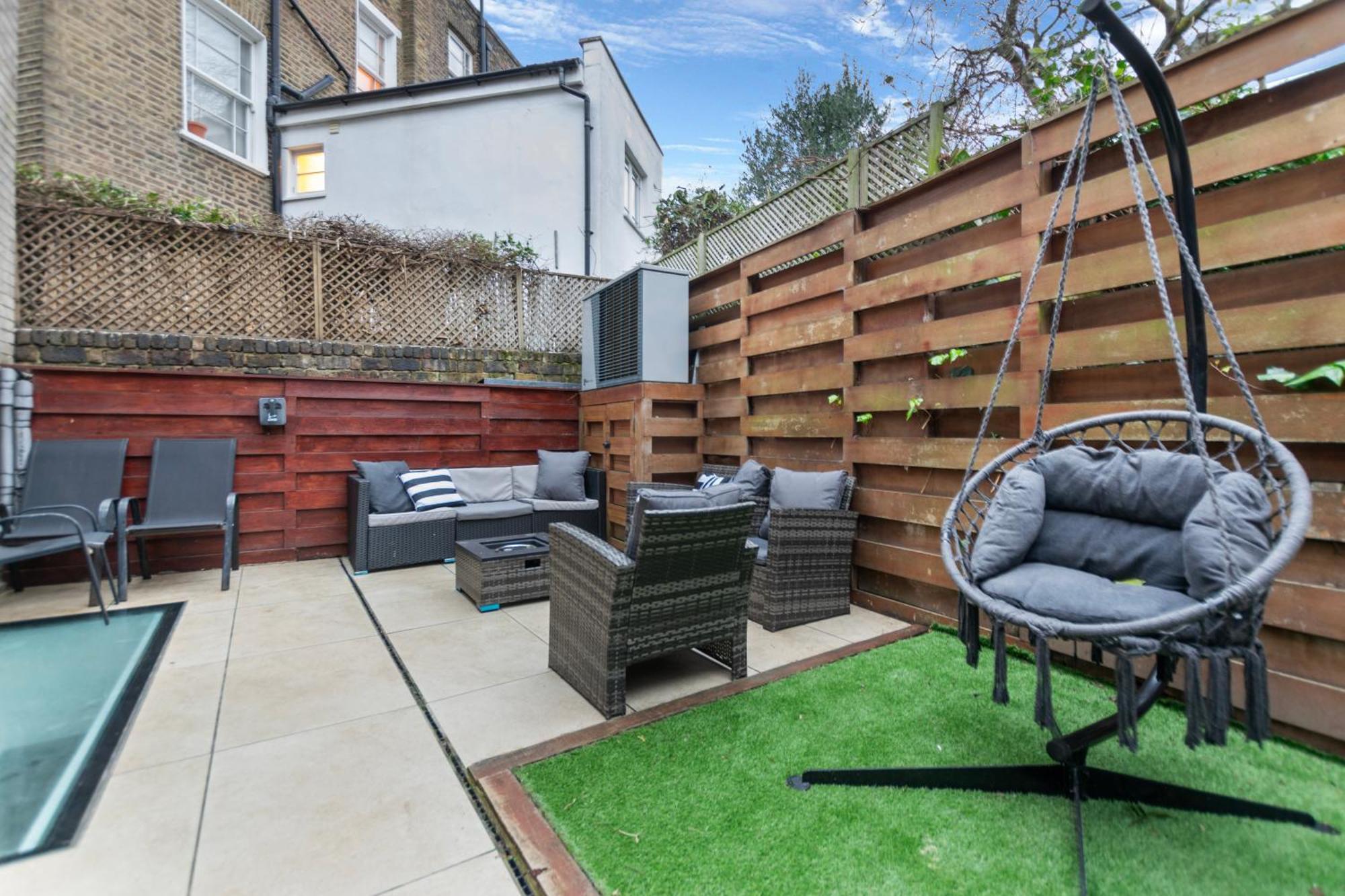 4bedroom, 3bath Retreat With Extra Toilet & Private Garden Oasis *