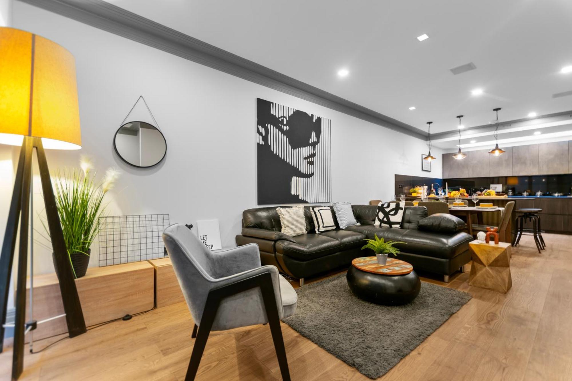 4bedroom, 3bath Retreat With Extra Toilet & Private Garden Oasis *