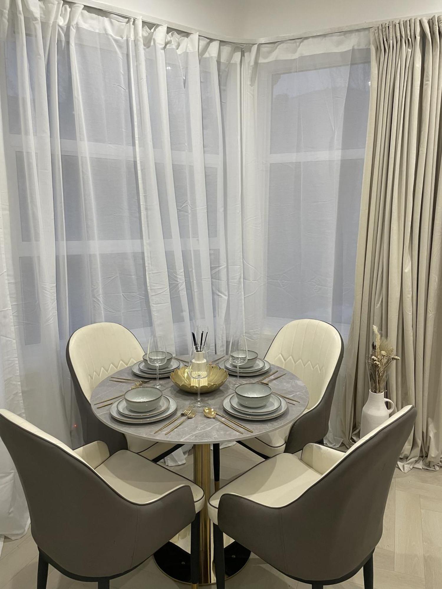 Stylish 2 Bed Luxury 10 Mins To Ldn *
