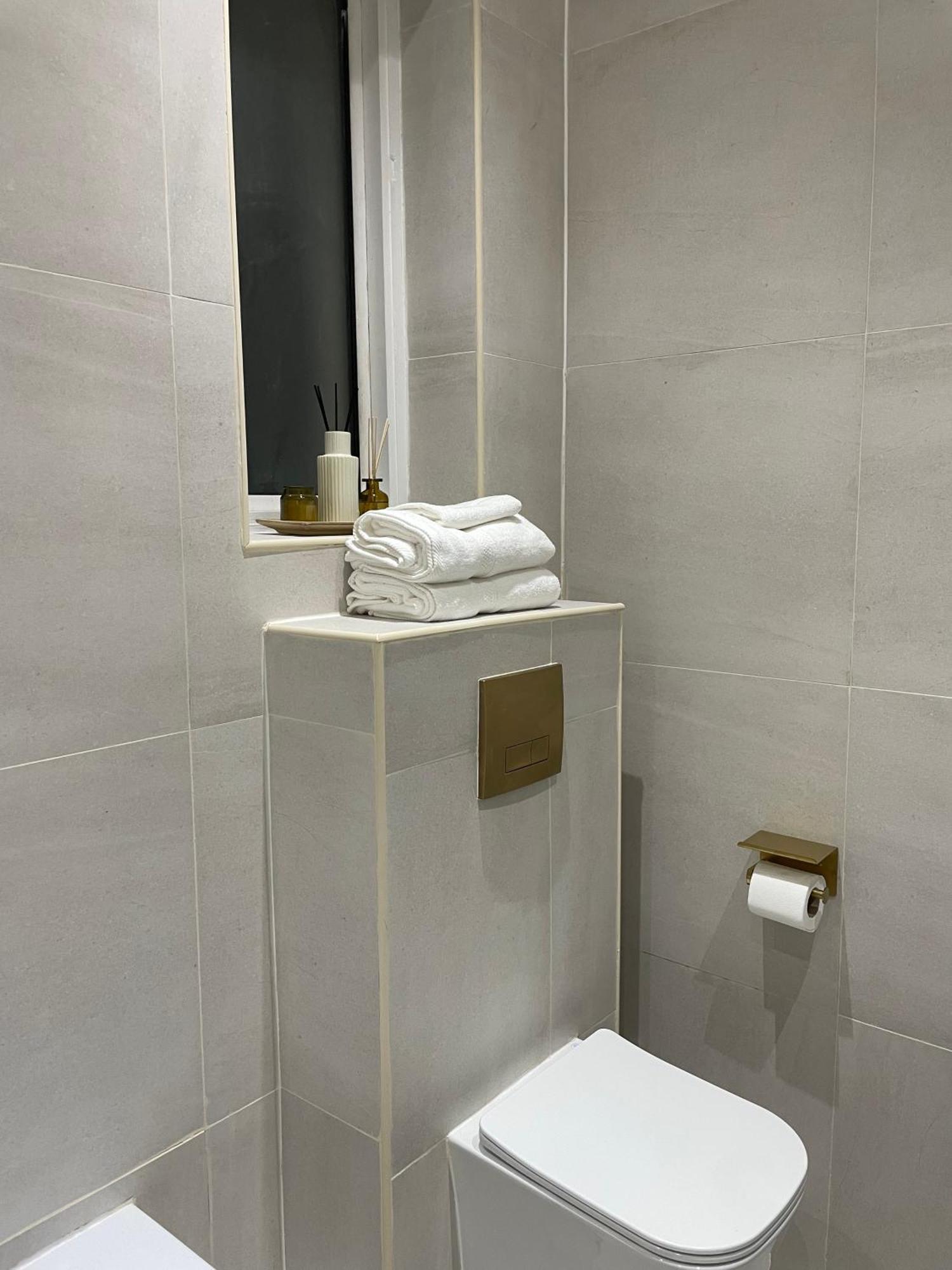 Stylish 2 Bed Luxury 10 Mins To Ldn * London