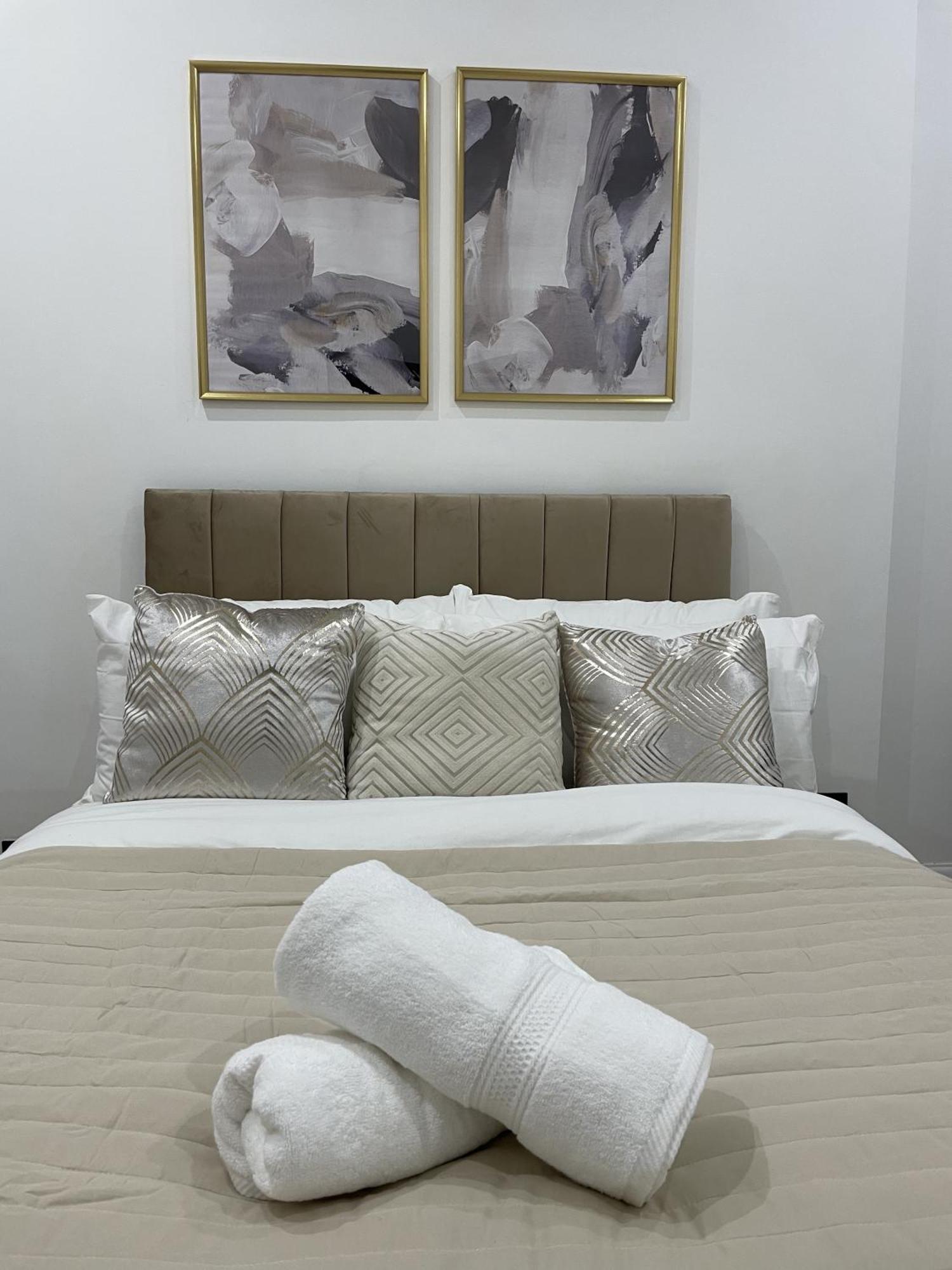 Stylish 2 Bed Luxury 10 Mins To Ldn