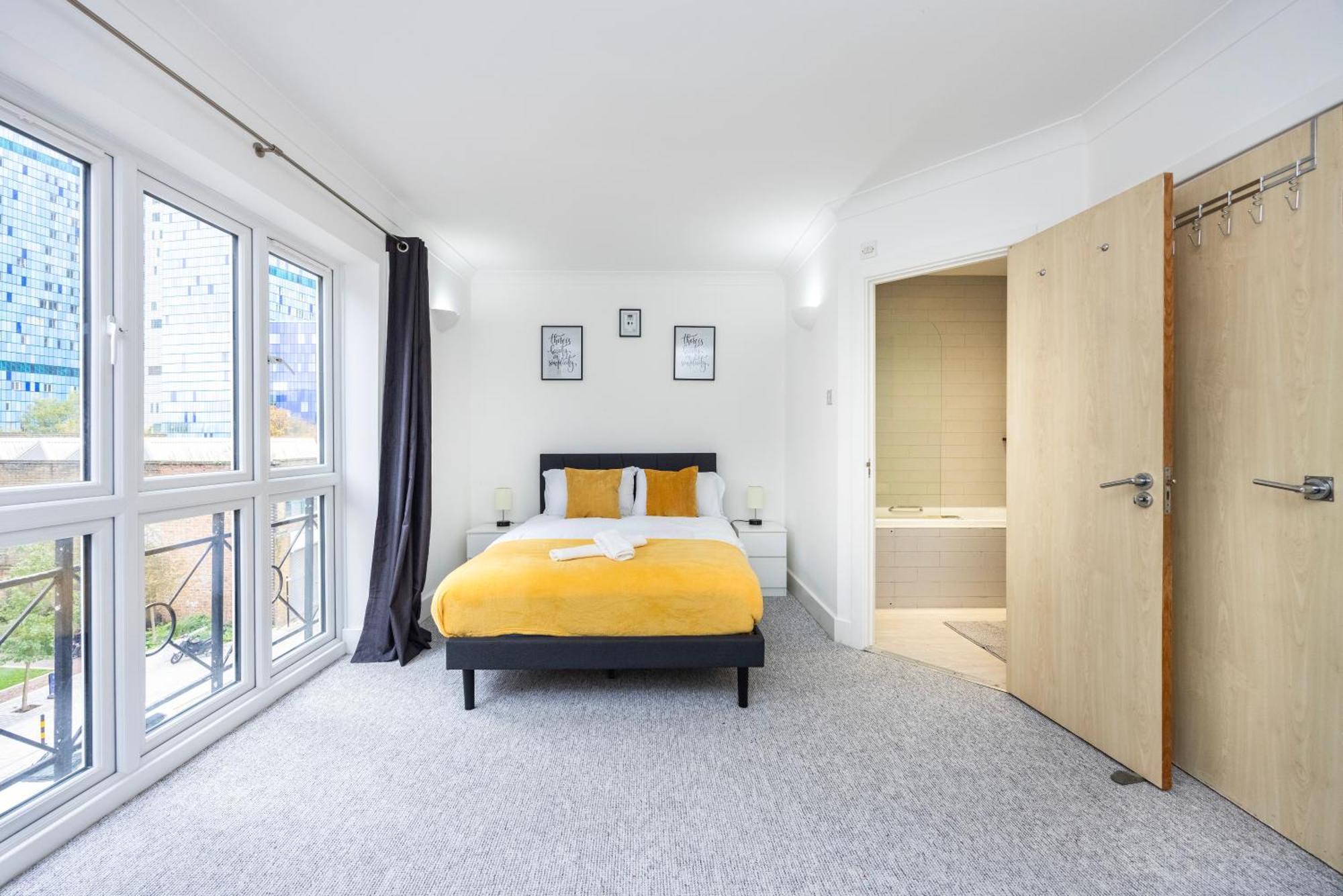 Apartment Cozy Haven - Bright 2br Apartment, Next To Major Station