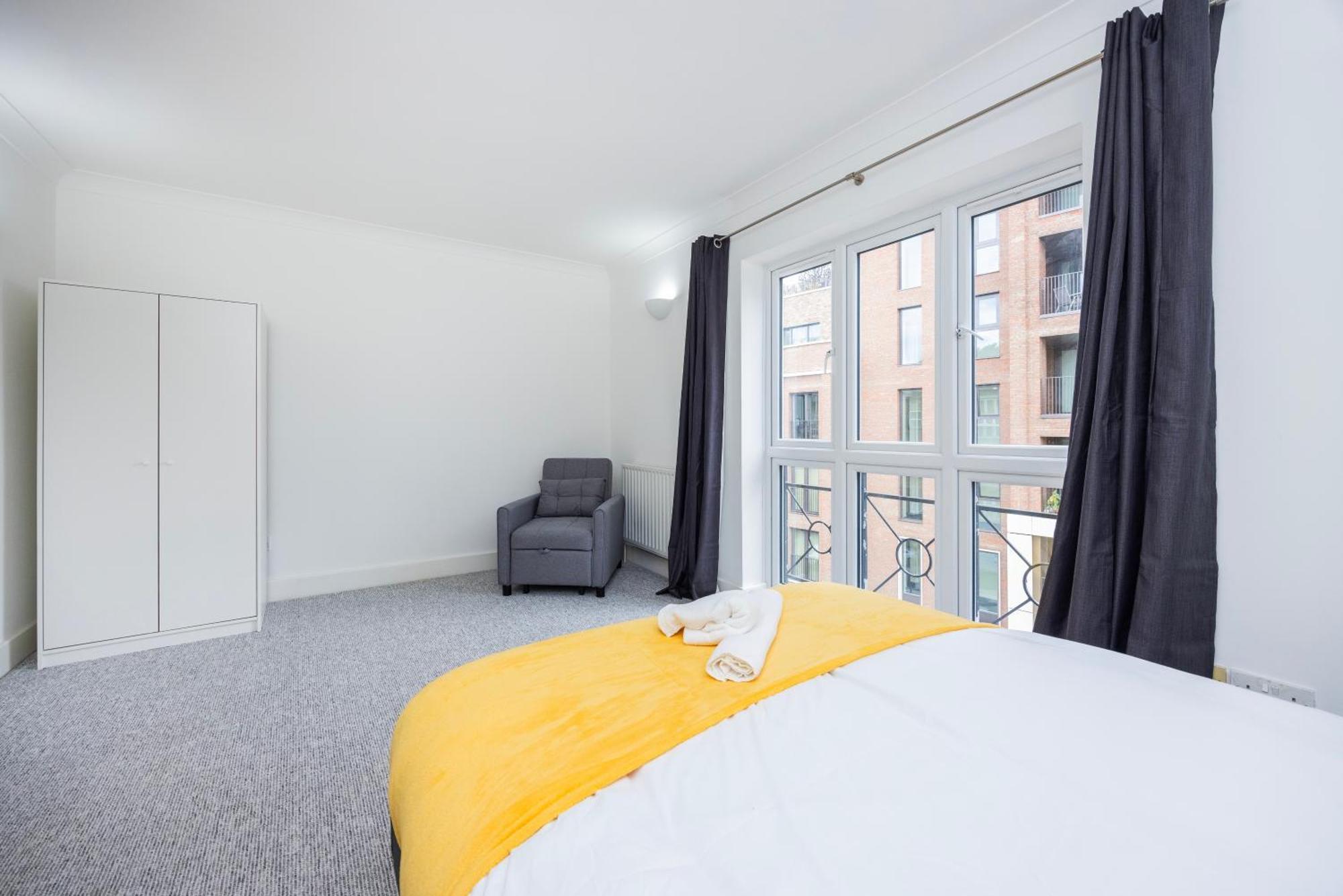 Cozy Haven - Bright 2br Apartment, Next To Major Station London
