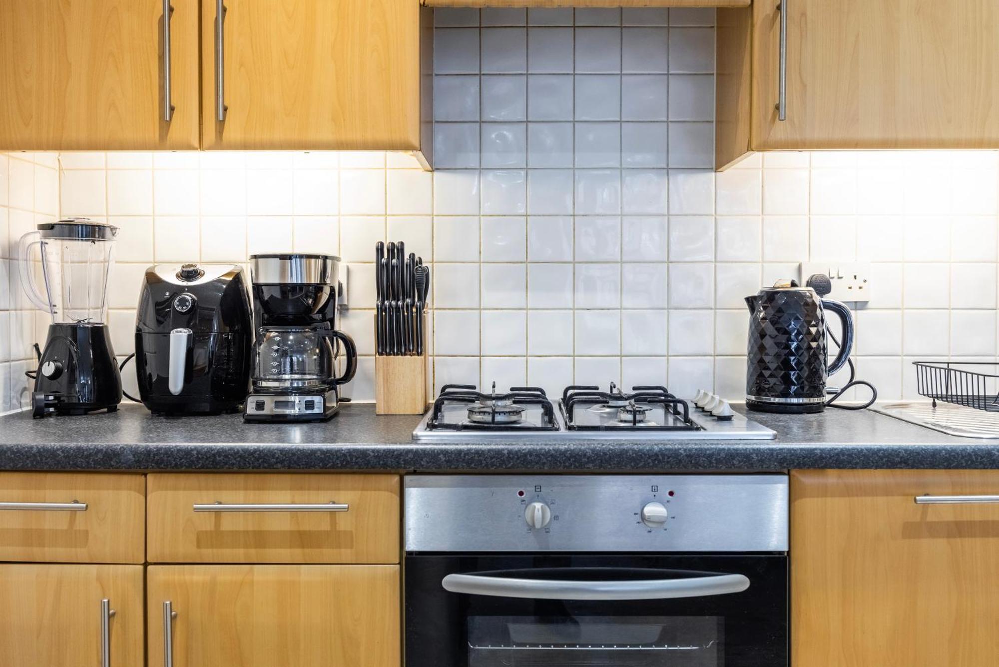 Cozy Haven - Bright 2br Apartment, Next To Major Station * London