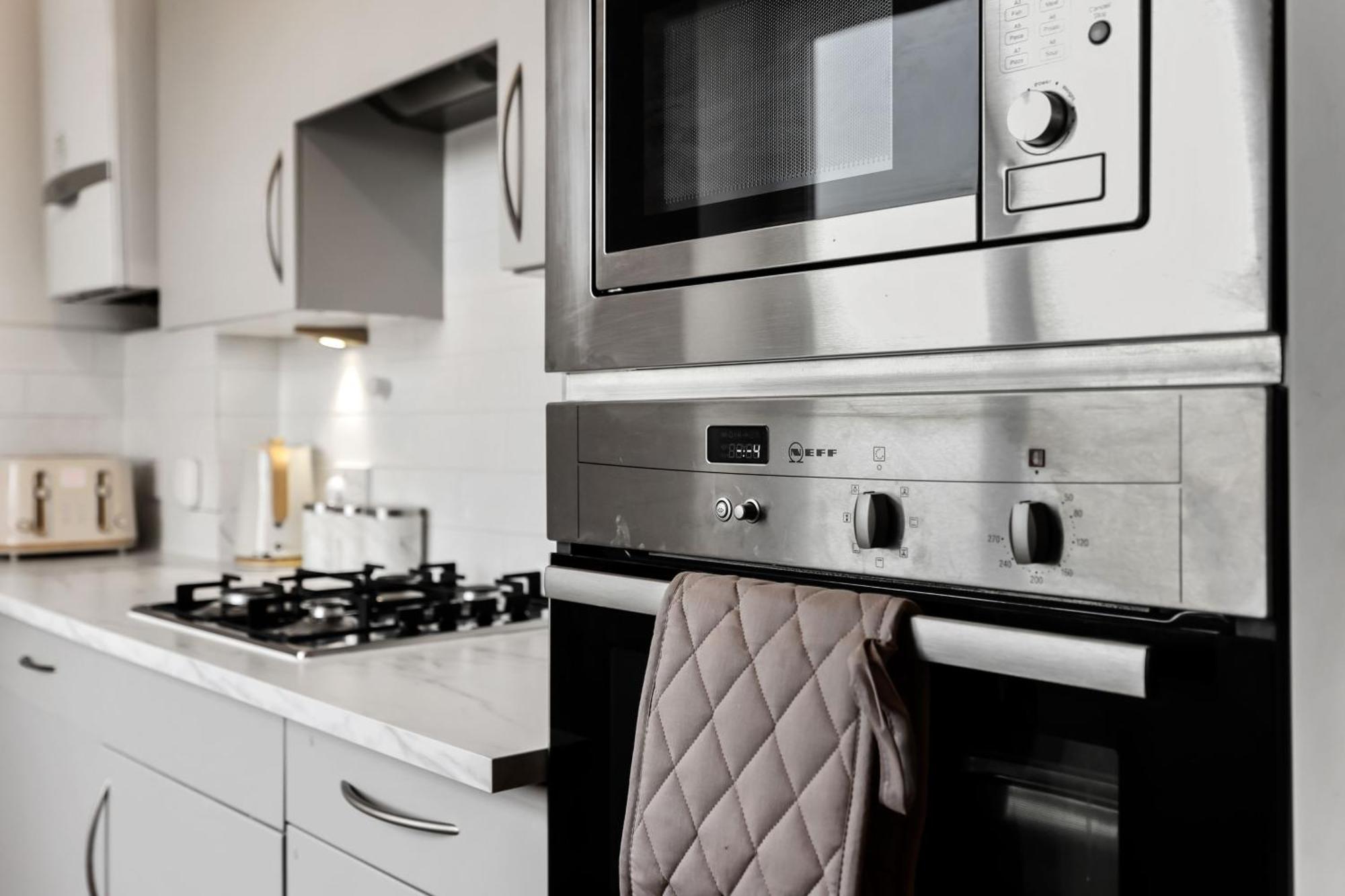 Apartment 2 Bedroom Short Term & Flexible Renting Canary Wharf With Free Parking And Free Wifi *