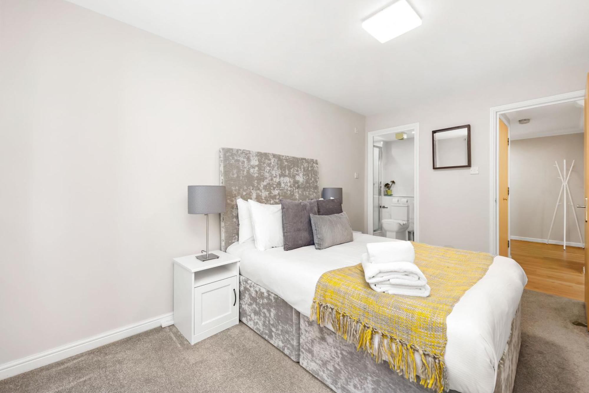 2 Bedroom Short Term & Flexible Renting Canary Wharf With Free Parking And Free Wifi * London