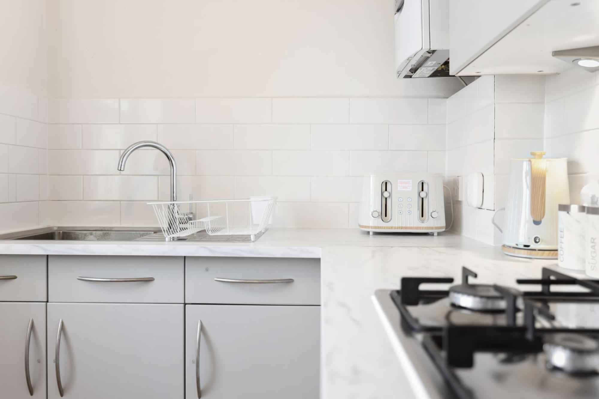 Apartment 2 Bedroom Short Term & Flexible Renting Canary Wharf With Free Parking And Free Wifi London