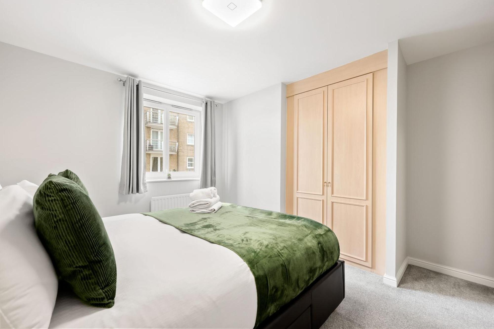 2 Bedroom Short Term & Flexible Renting Canary Wharf With Free Parking And Free Wifi * London