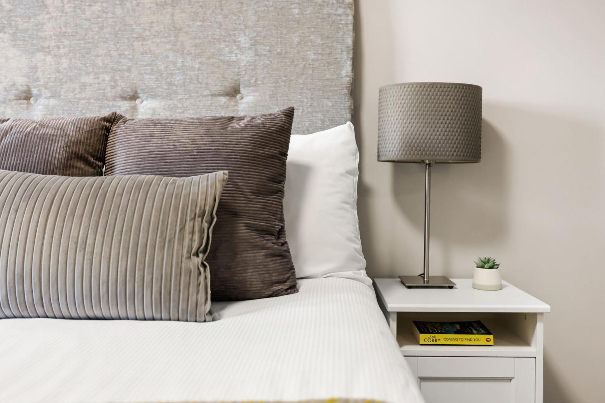Apartment 2 Bedroom Short Term & Flexible Renting Canary Wharf With Free Parking And Free Wifi