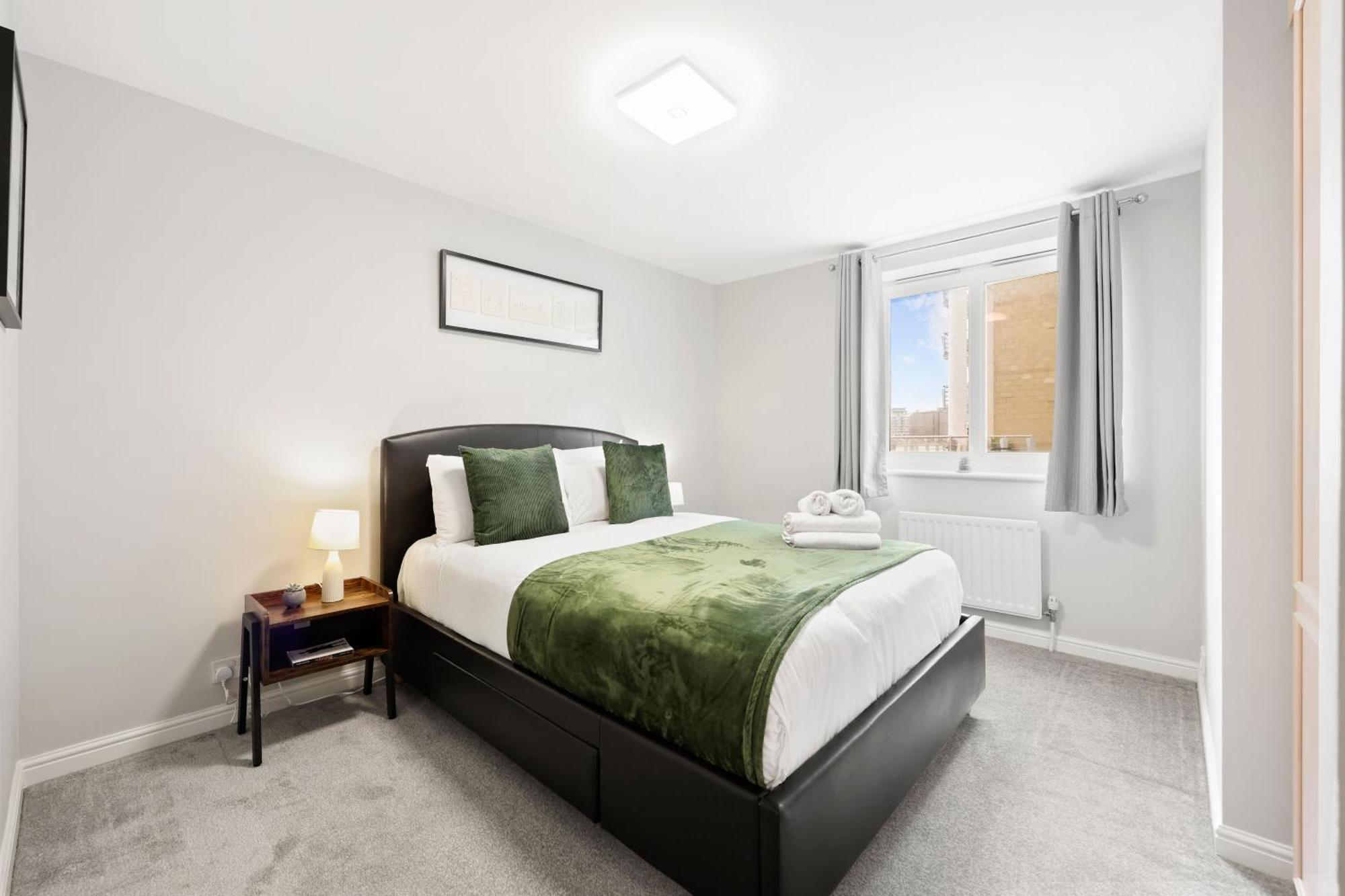 Apartment 2 Bedroom Short Term & Flexible Renting Canary Wharf With Free Parking And Free Wifi London