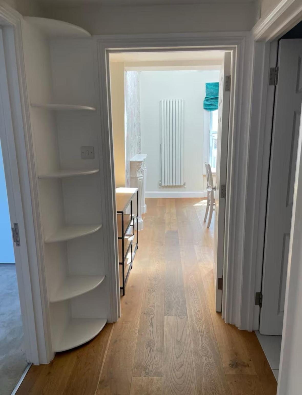 2 Bedroom Flat In Chelsea London
