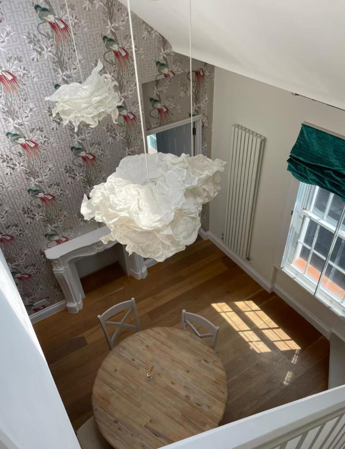 2 Bedroom Flat In Chelsea * London