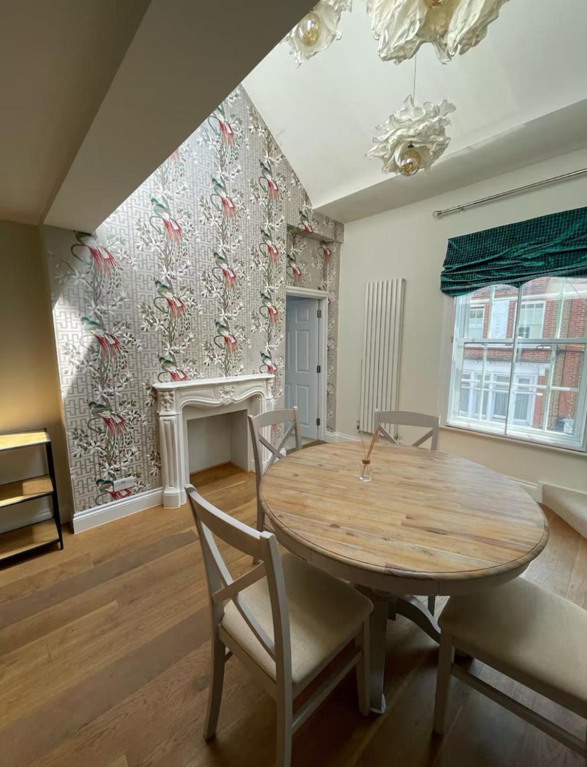 Apartment 2 Bedroom Flat In Chelsea London