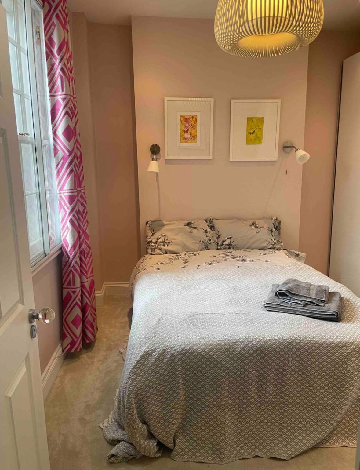 2 Bedroom Flat In Chelsea London