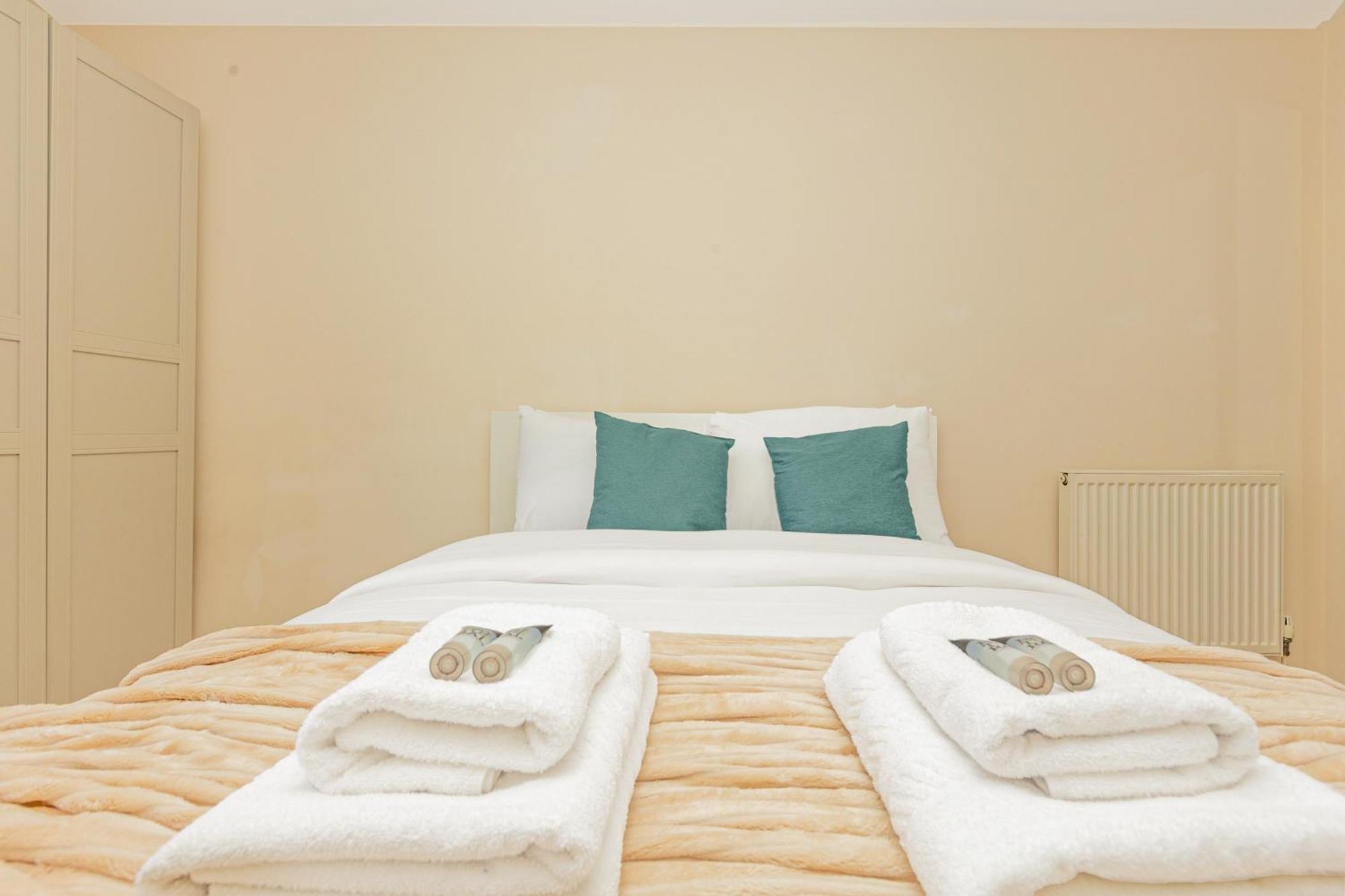 Apartment Lit 2br Flat With Balcony Near Canary Wharf, 1min Dlr