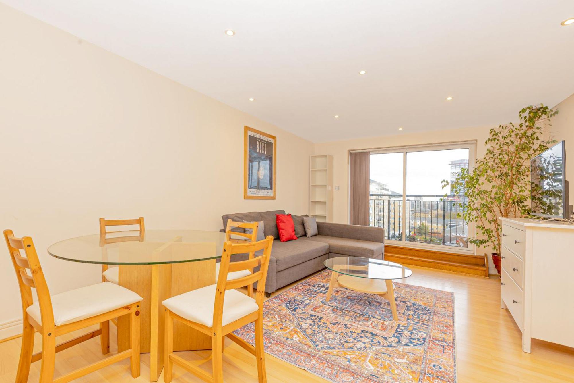 Lit 2br Flat With Balcony Near Canary Wharf, 1min Dlr Apartment London