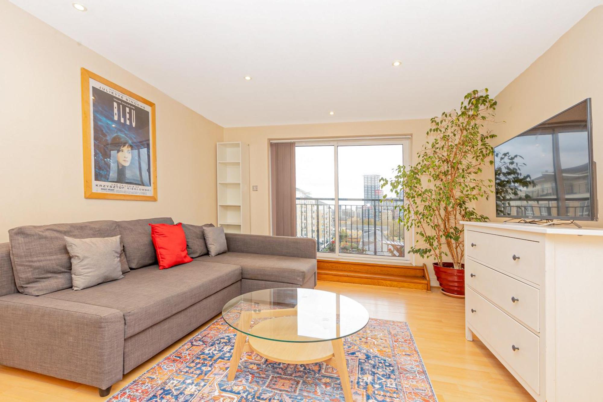 Lit 2br Flat With Balcony Near Canary Wharf, 1min Dlr Apartment *