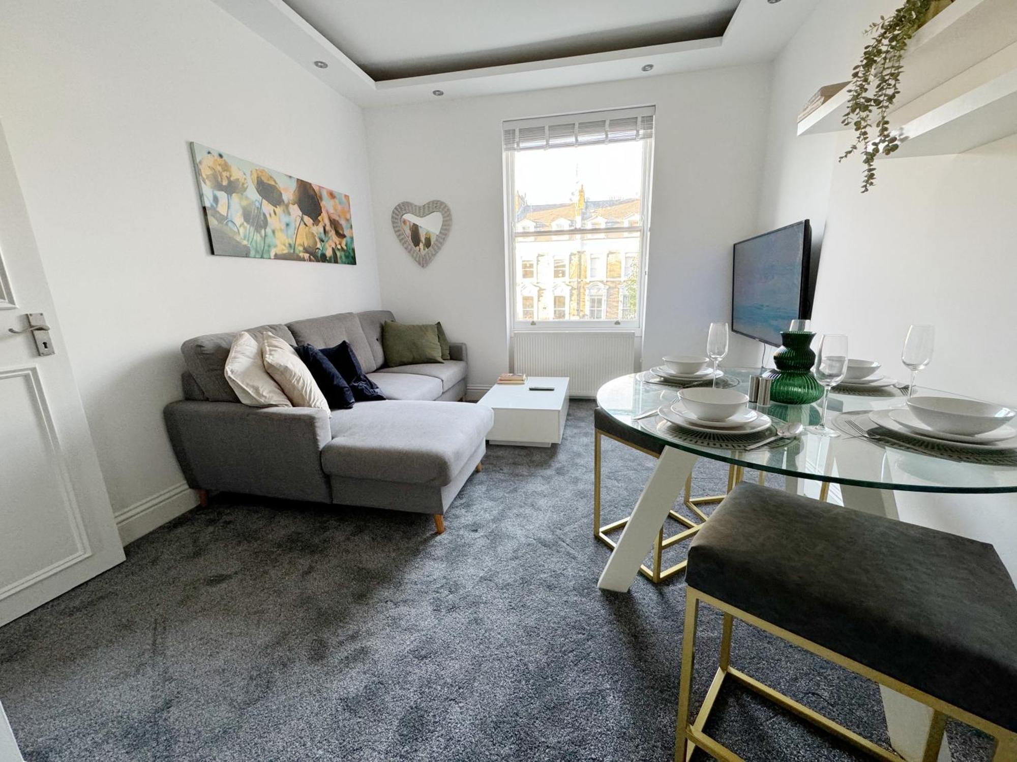 Stylish 2-bed Flat W Kitchen And Cosy Living Space Apartment London
