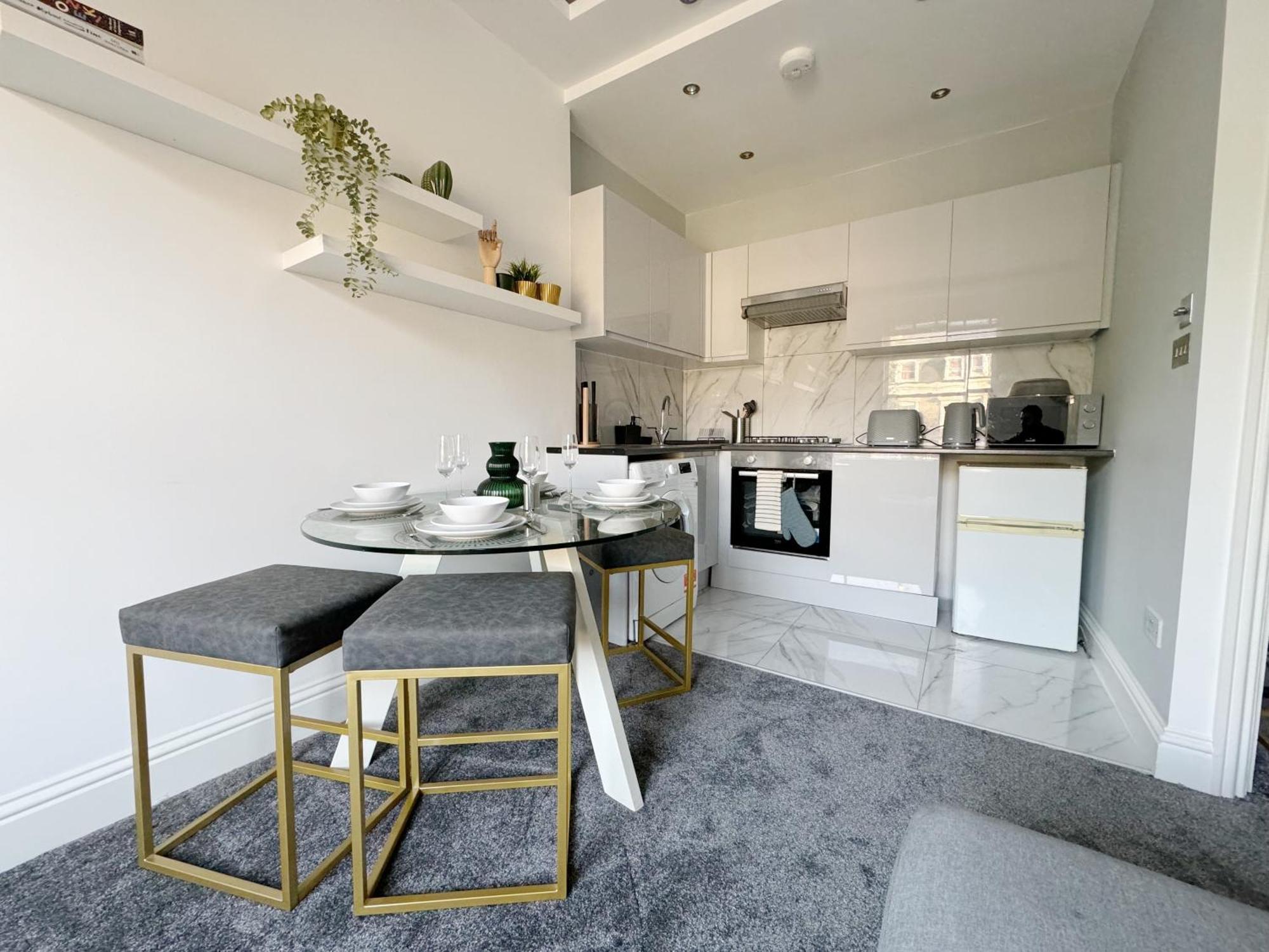 Stylish 2-bed Flat W Kitchen And Cosy Living Space Apartment