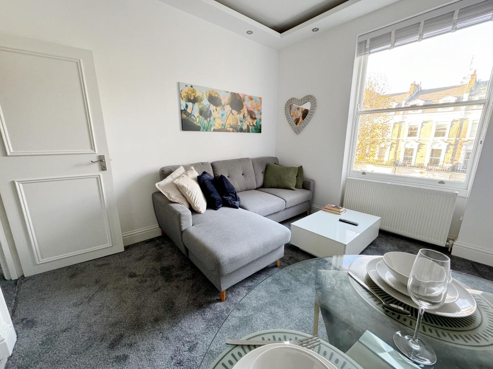 Stylish 2-bed Flat W Kitchen And Cosy Living Space * London
