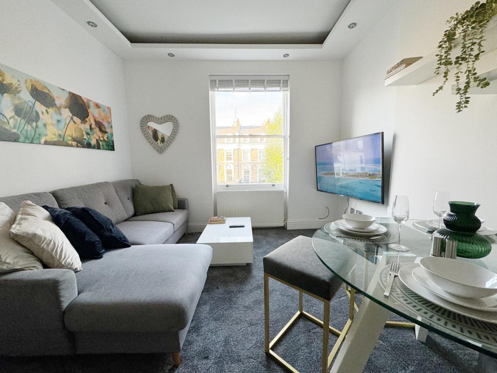 Stylish 2-bed Flat W Kitchen And Cosy Living Space Apartment *