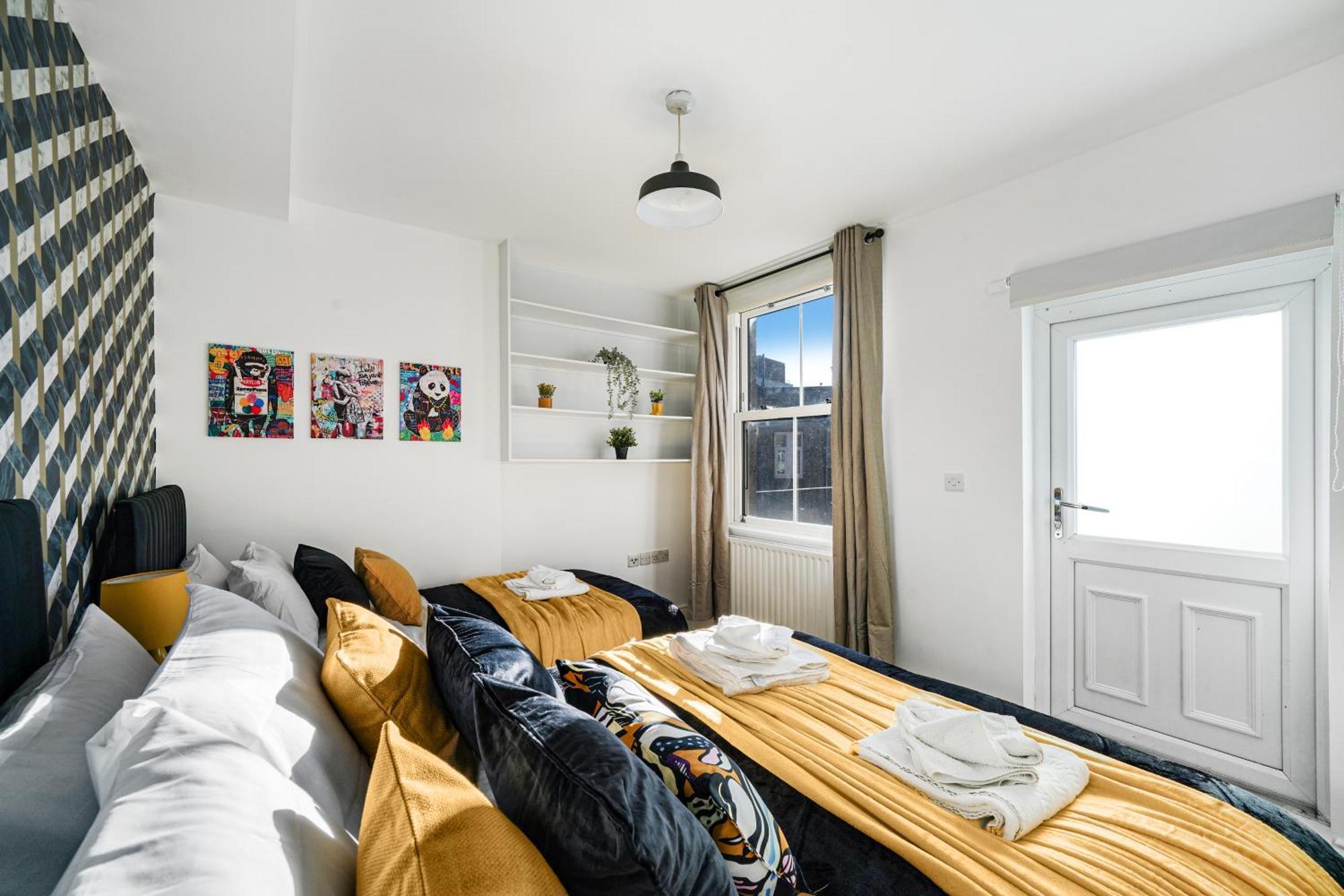 Boutique Hackney Abode - Balcony - Sleeps 6