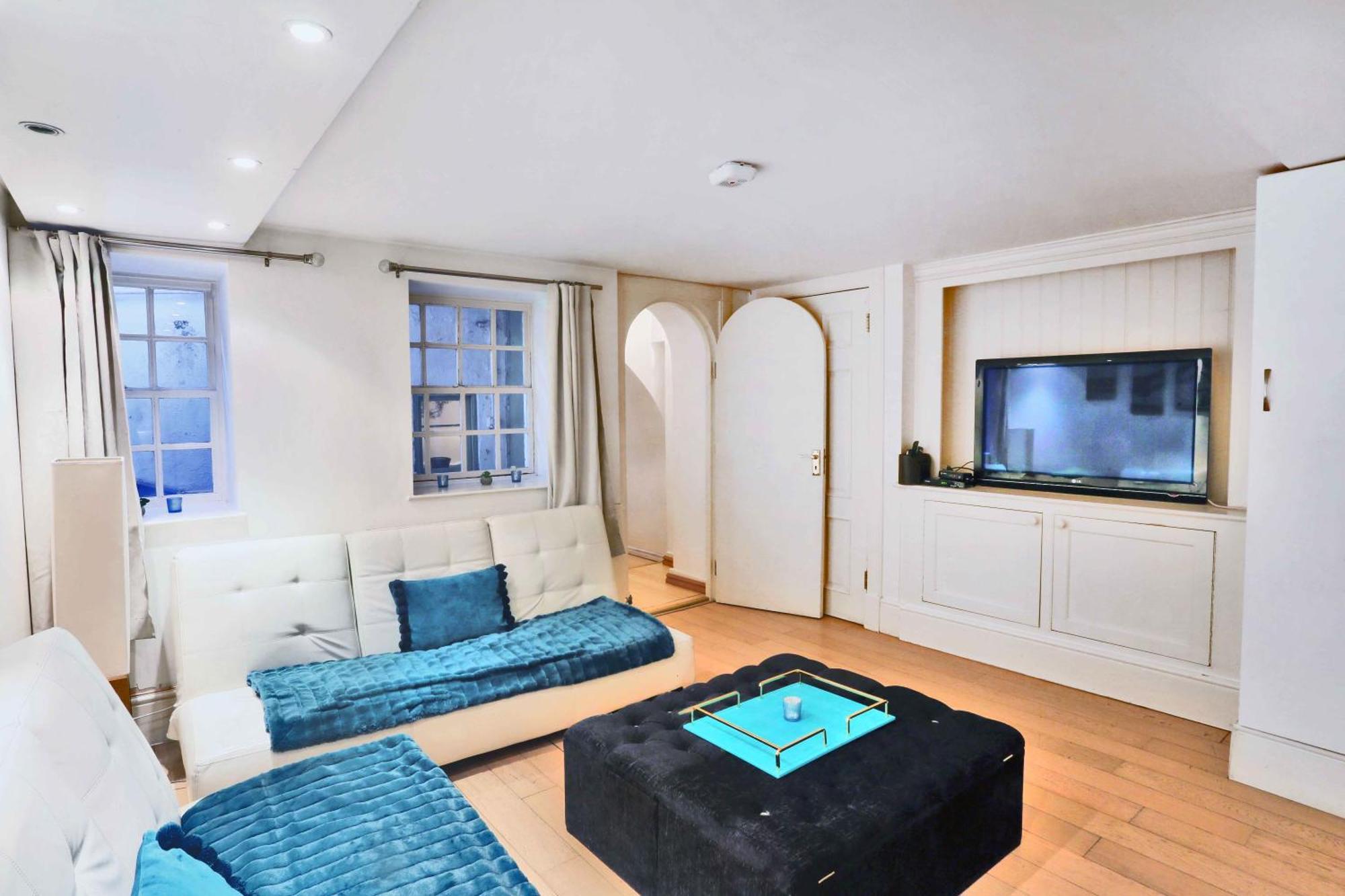 Piccadilly Circus Collections Homestay *
