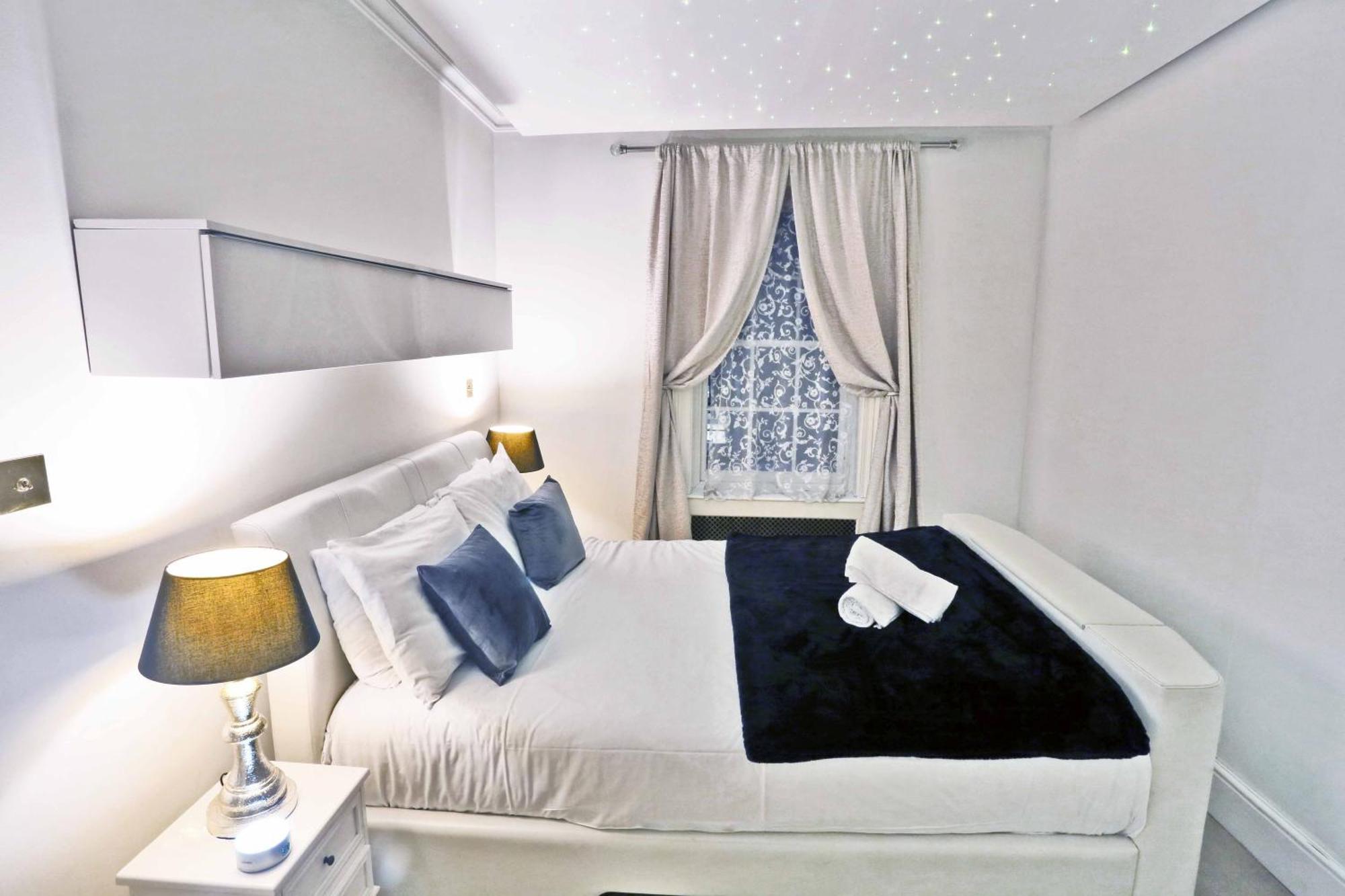 Piccadilly Circus Collections Homestay *