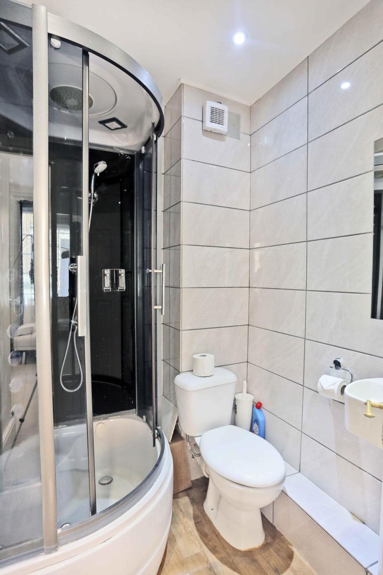 Piccadilly Circus Collections Homestay London