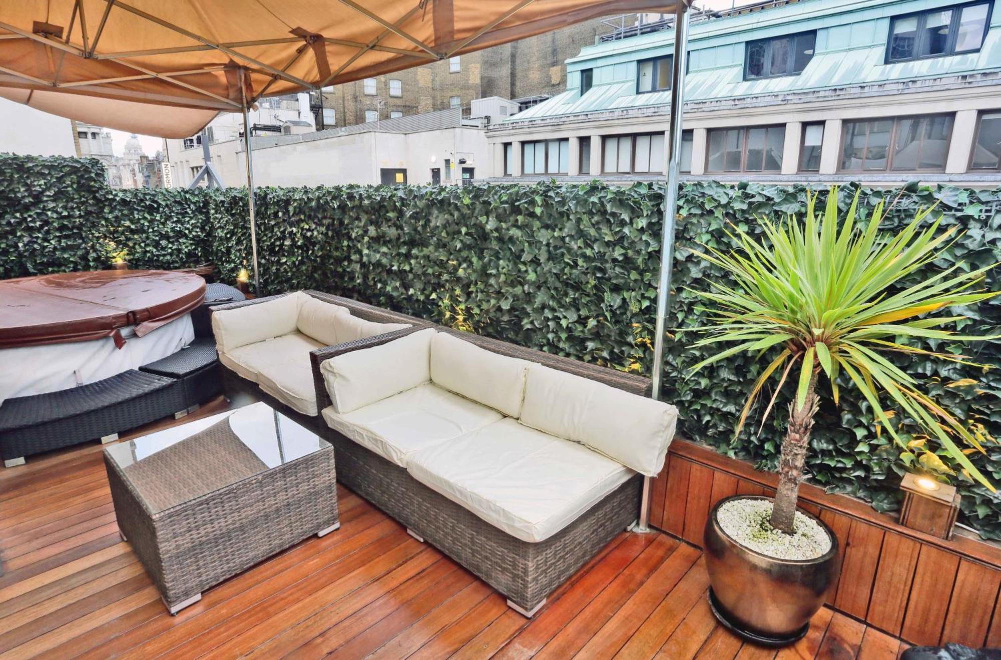 Homestay Piccadilly Circus Collections London