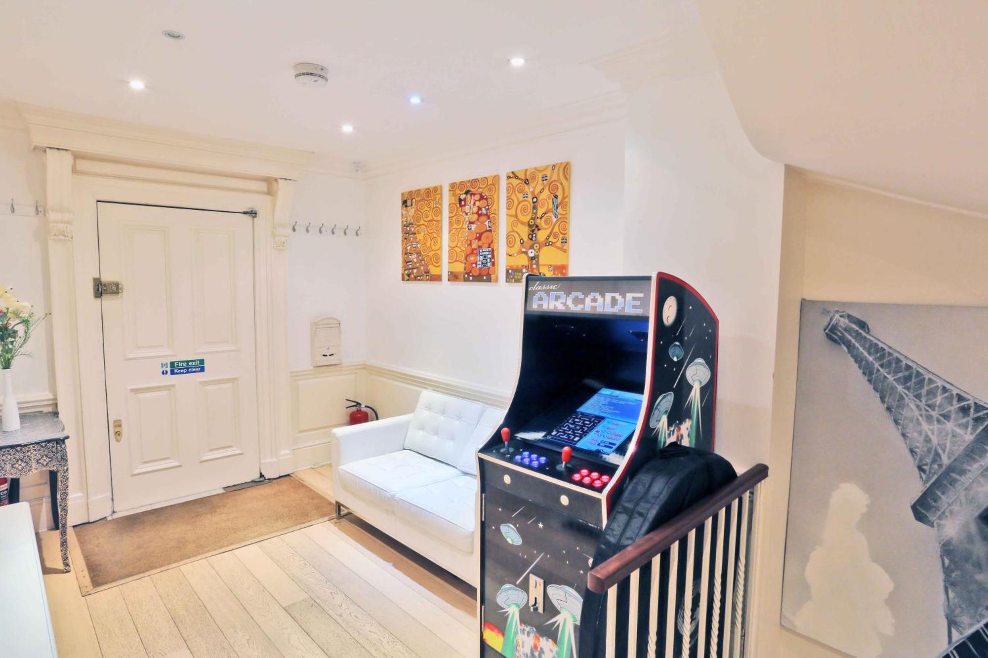 Homestay Piccadilly Circus Collections London