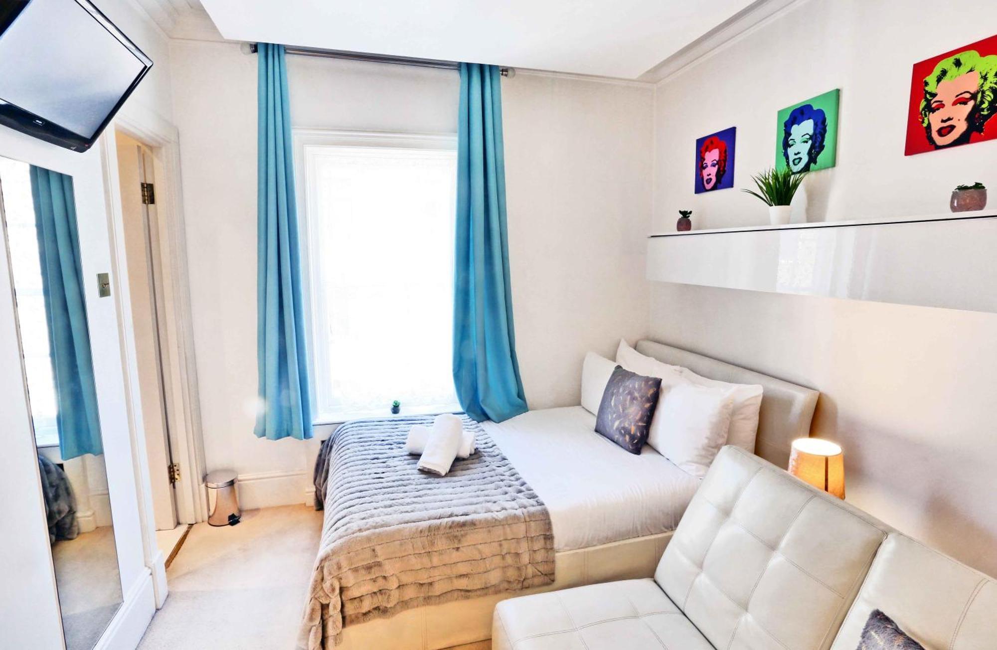 Homestay Piccadilly Circus Collections *