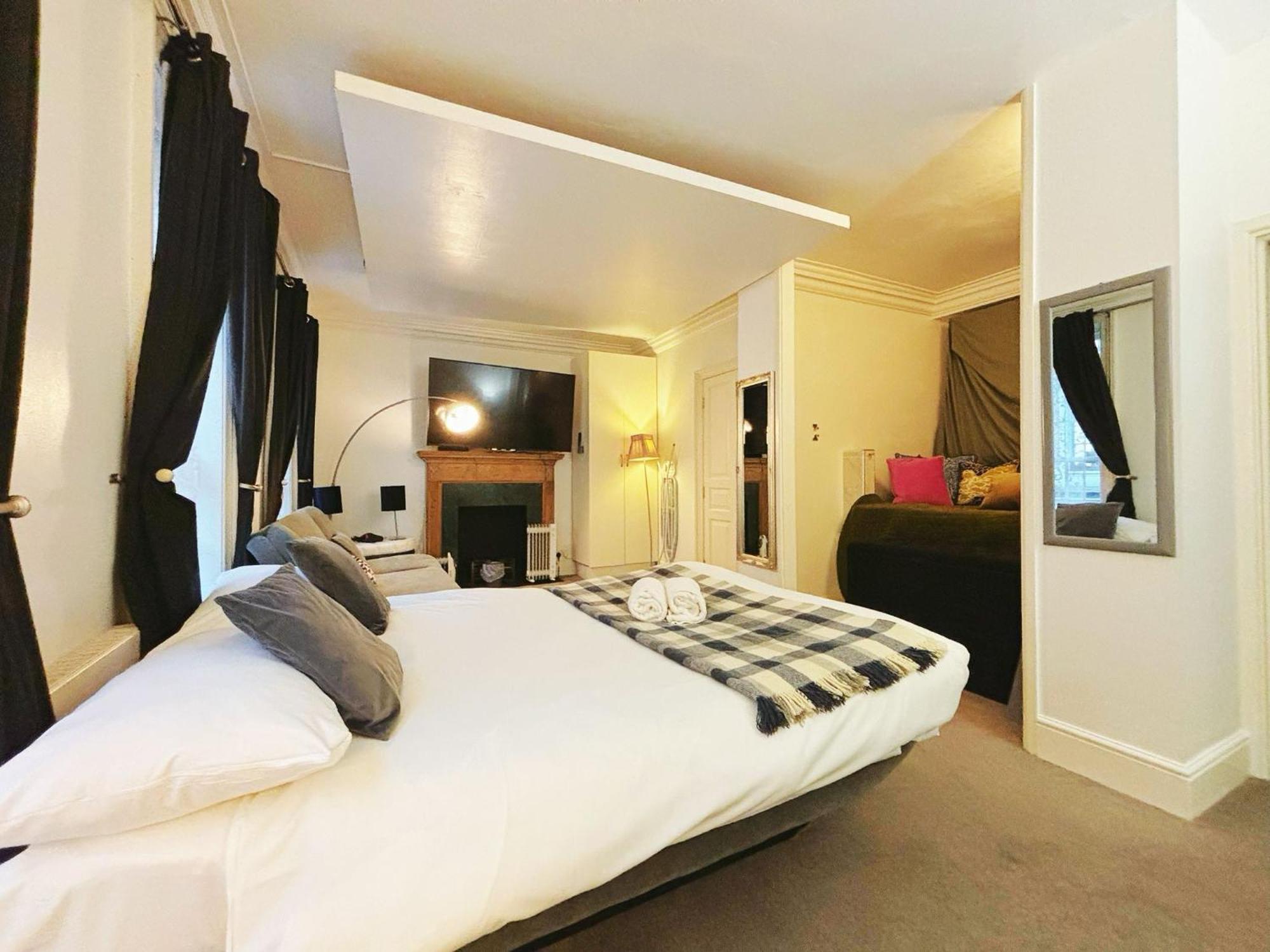 Homestay Piccadilly Circus Collections London
