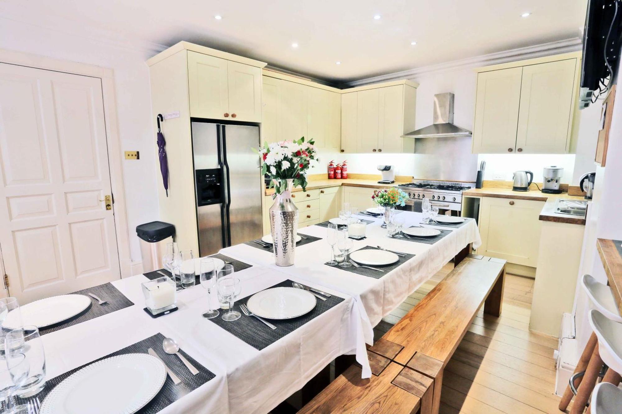 Piccadilly Circus Collections Homestay