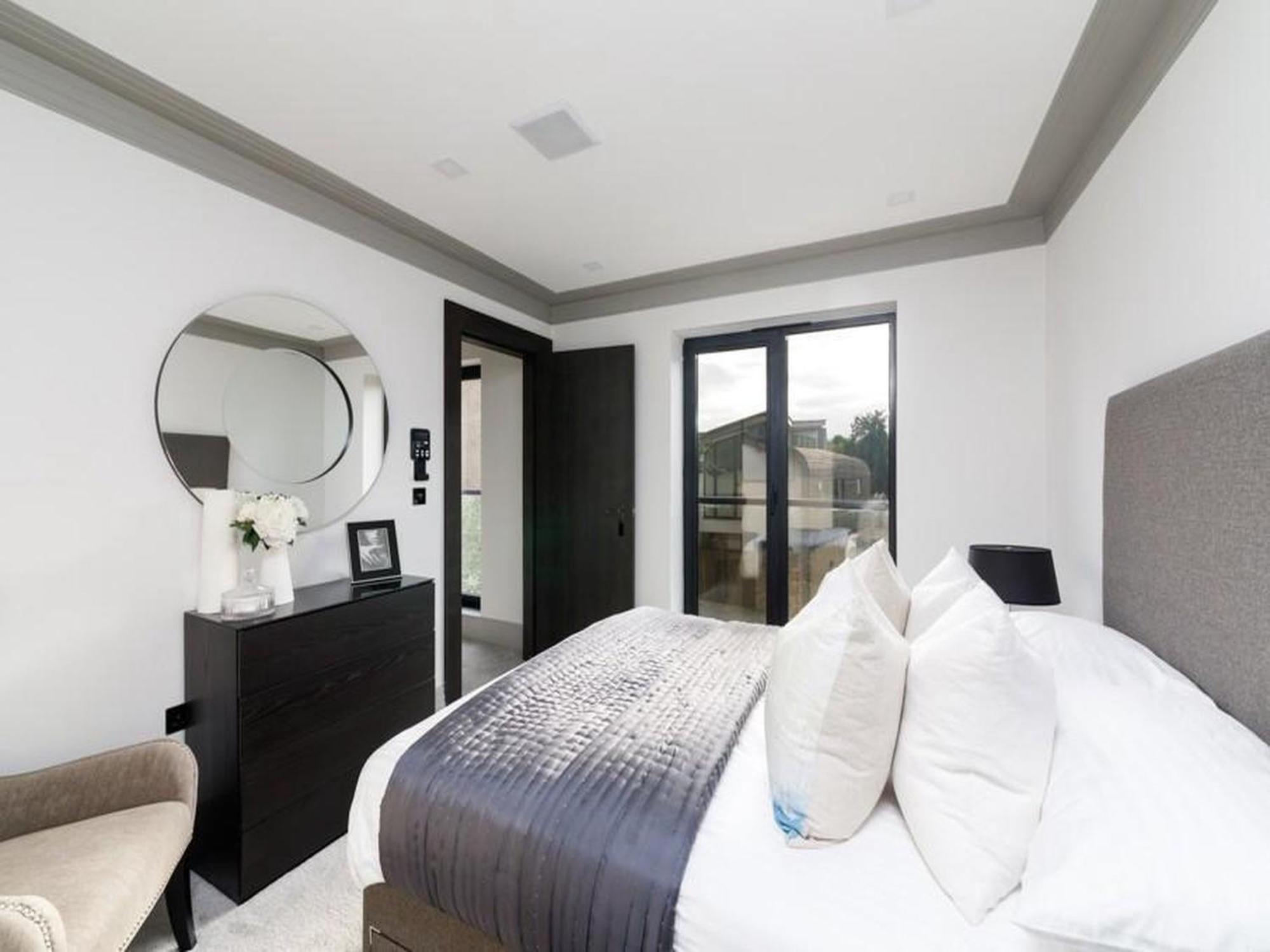 4bedroom, 3bath Retreat With Extra Toilet & Private Garden Oasis Apartment *