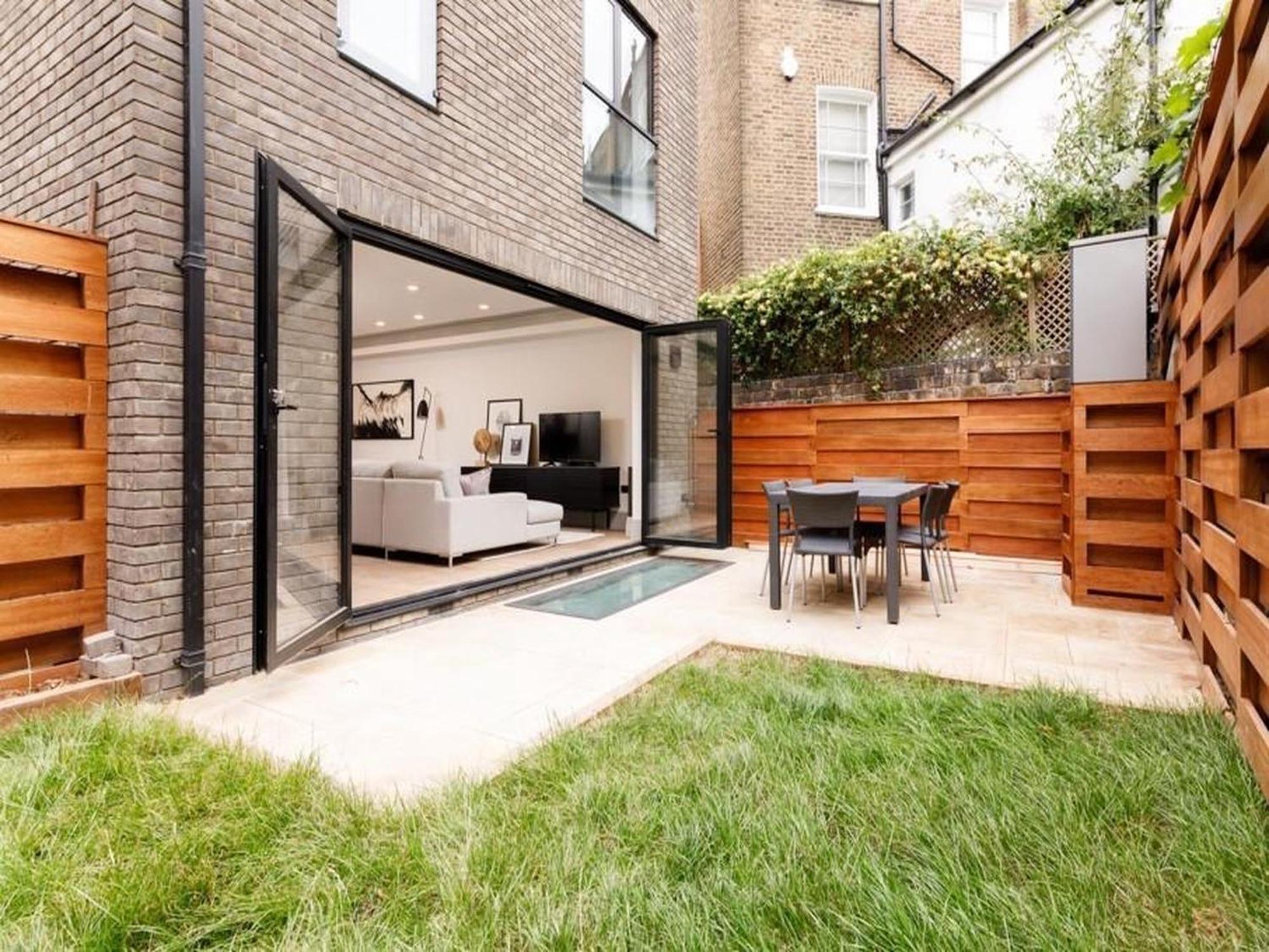Apartment 4bedroom, 3bath Retreat With Extra Toilet & Private Garden Oasis