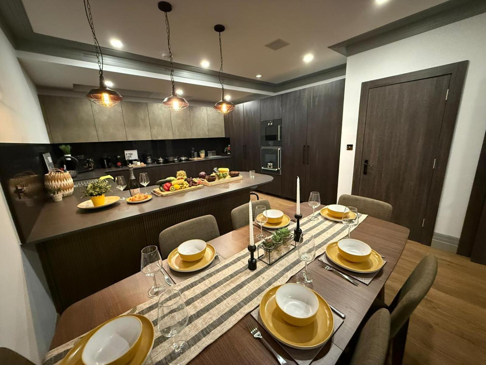 Apartment 4bedroom, 3bath Retreat With Extra Toilet & Private Garden Oasis