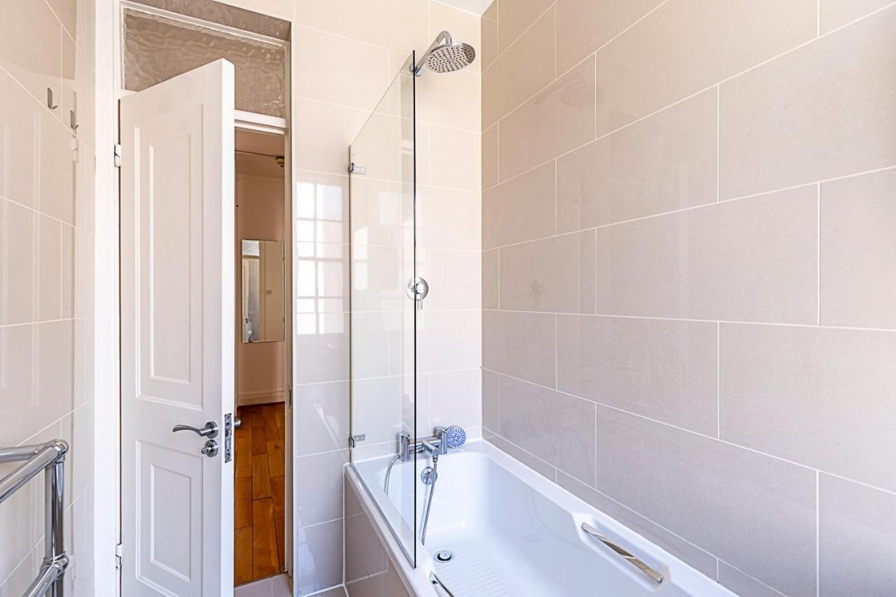 Modern 2 Bedroom Flat Near Queensway Apartment London