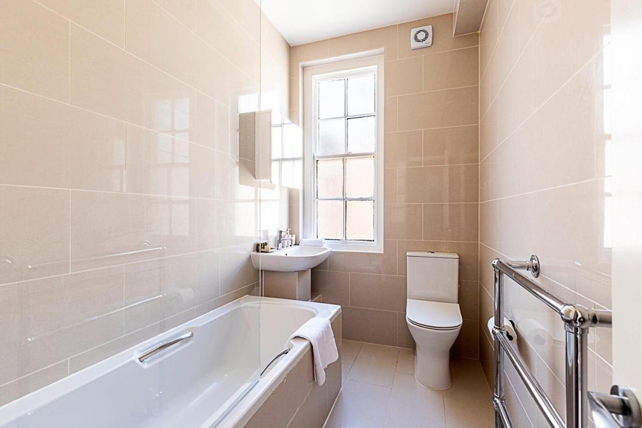 Apartment Modern 2 Bedroom Flat Near Queensway