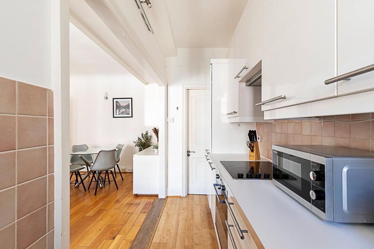 Modern 2 Bedroom Flat Near Queensway *