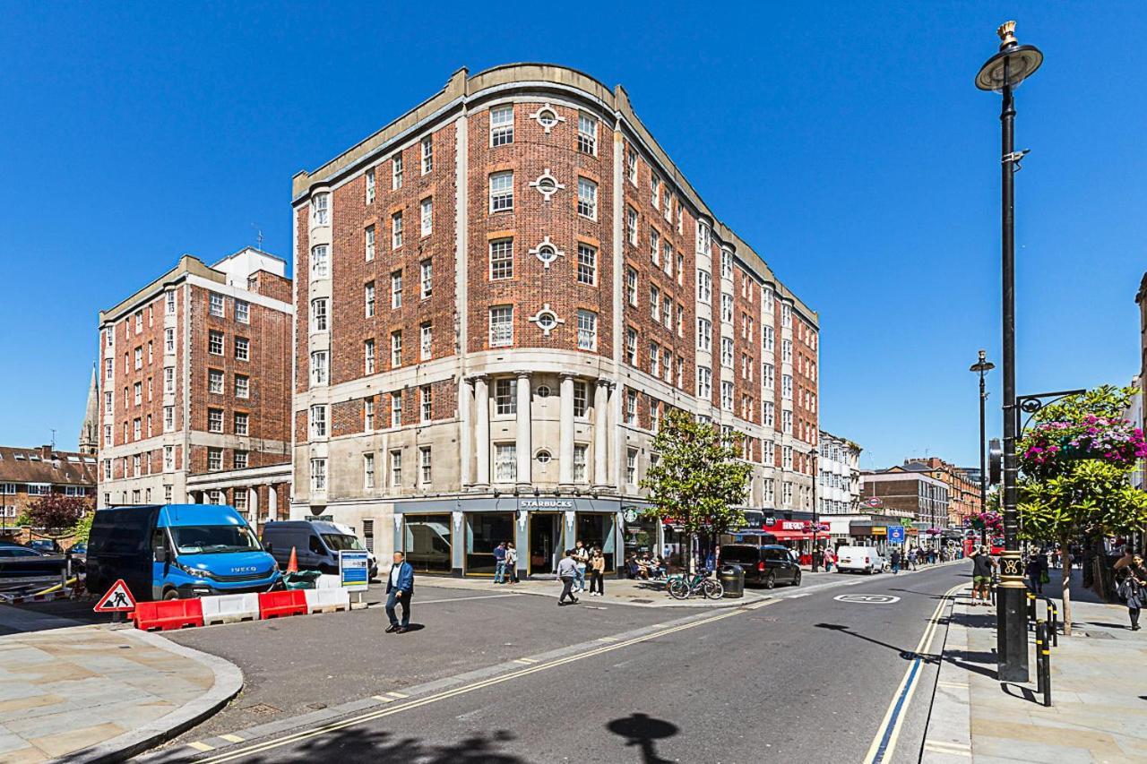 Modern 2 Bedroom Flat Near Queensway Apartment