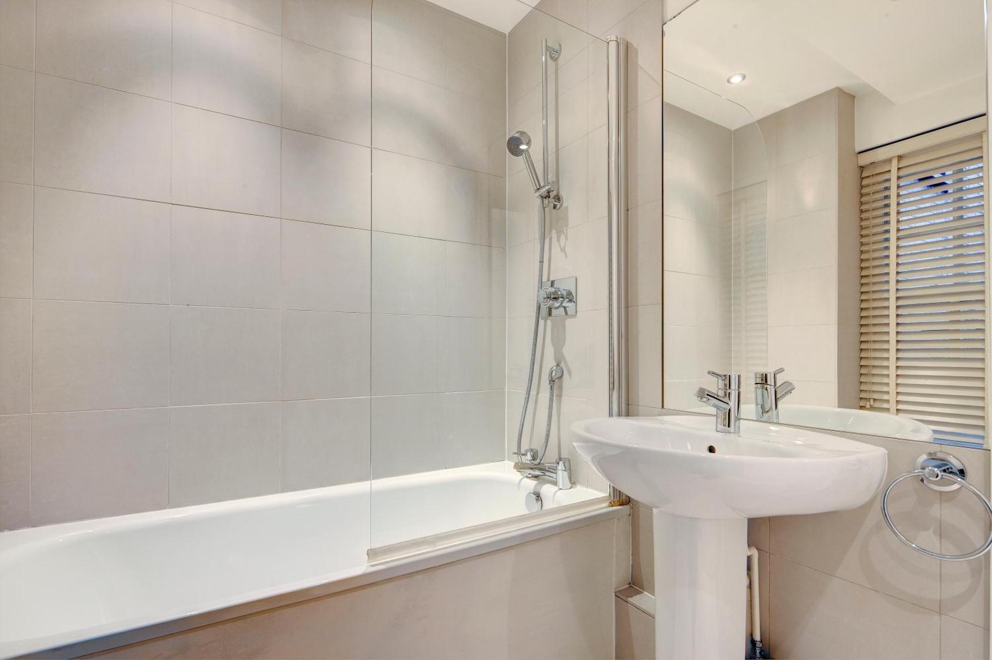 Pelham Court Apartment *
