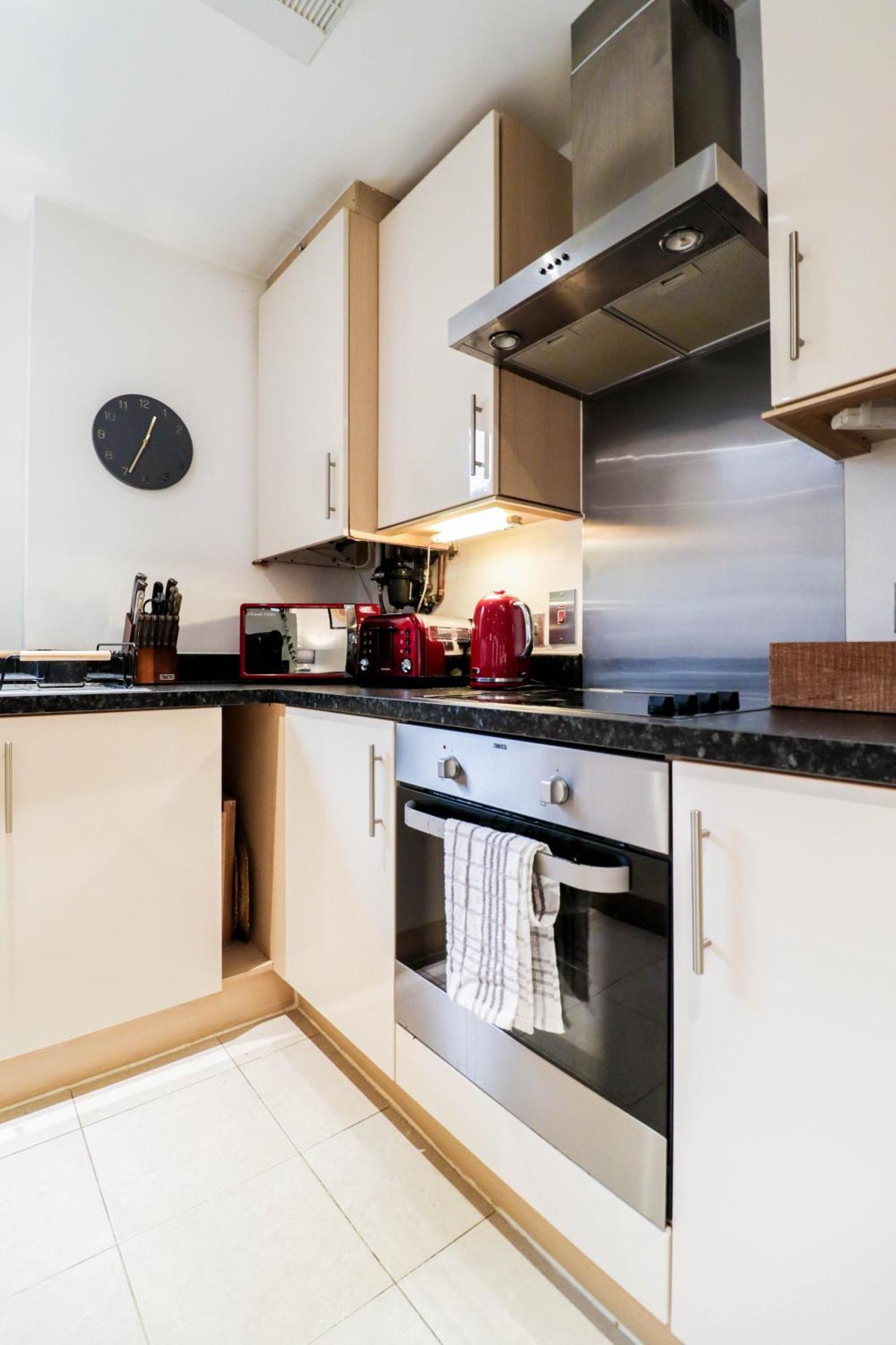 Stunning Bridge Flat With Balcony - Close To Borough Market Apartment *