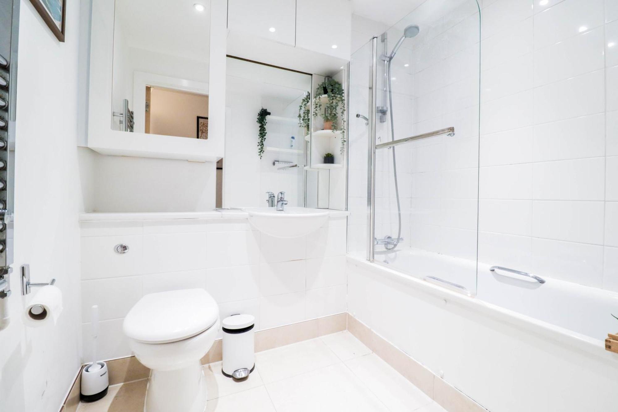 Stunning Bridge Flat With Balcony - Close To Borough Market