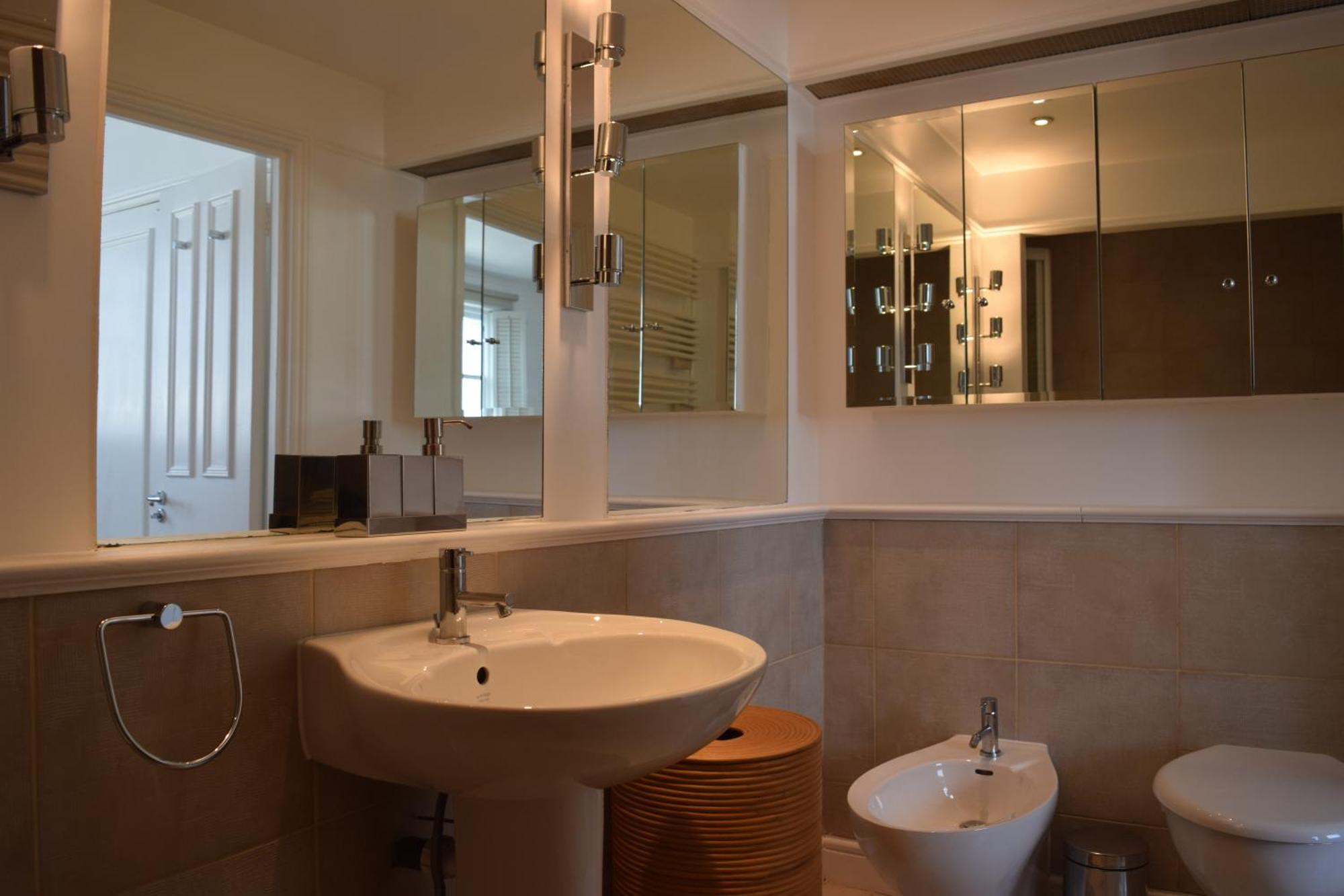 Prime Notting Hill, Luxurious 2 Beds, Roof Terrace London