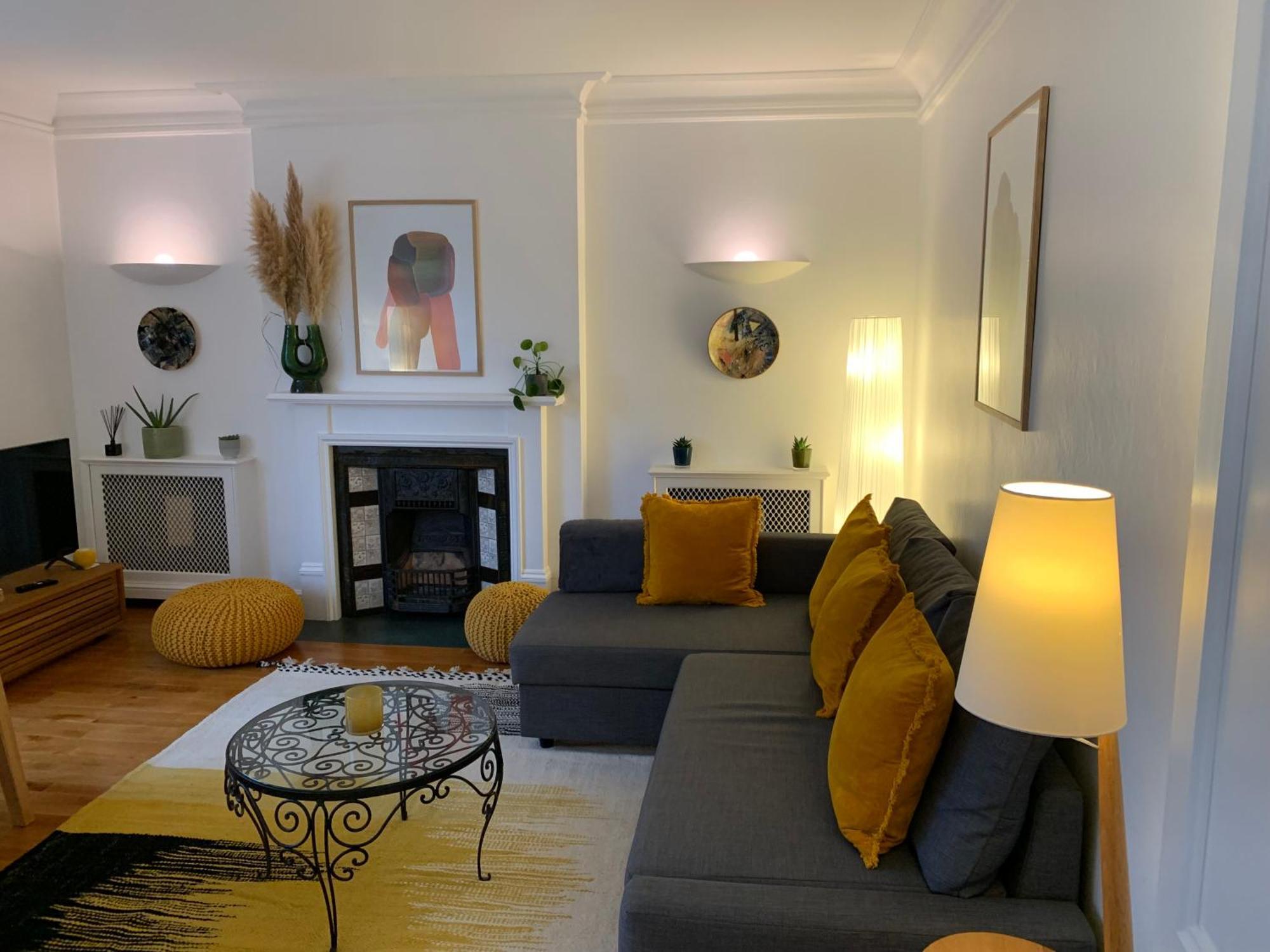 Prime Notting Hill, Luxurious 2 Beds, Roof Terrace Apartment
