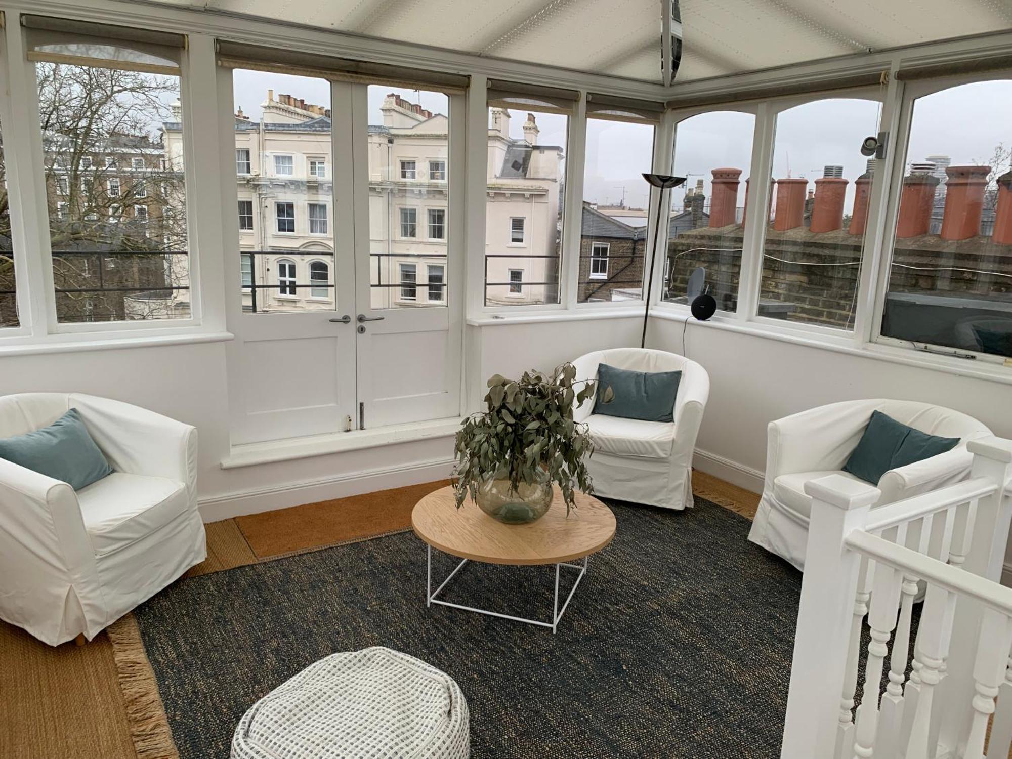 Prime Notting Hill, Luxurious 2 Beds, Roof Terrace Apartment London